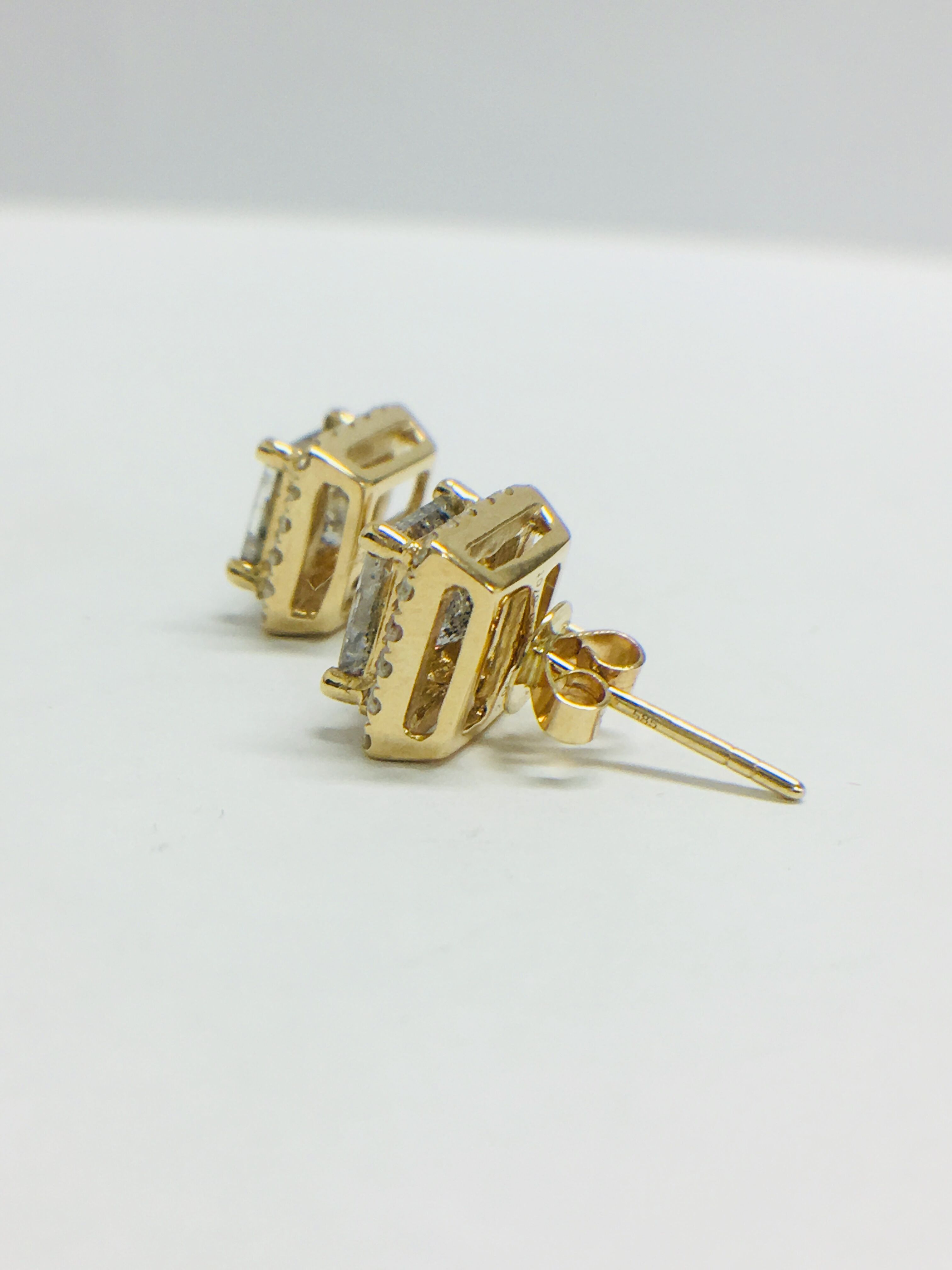 1 Pair 14Ct Yellow Gold Diamond Stud Earrings. - Image 4 of 8