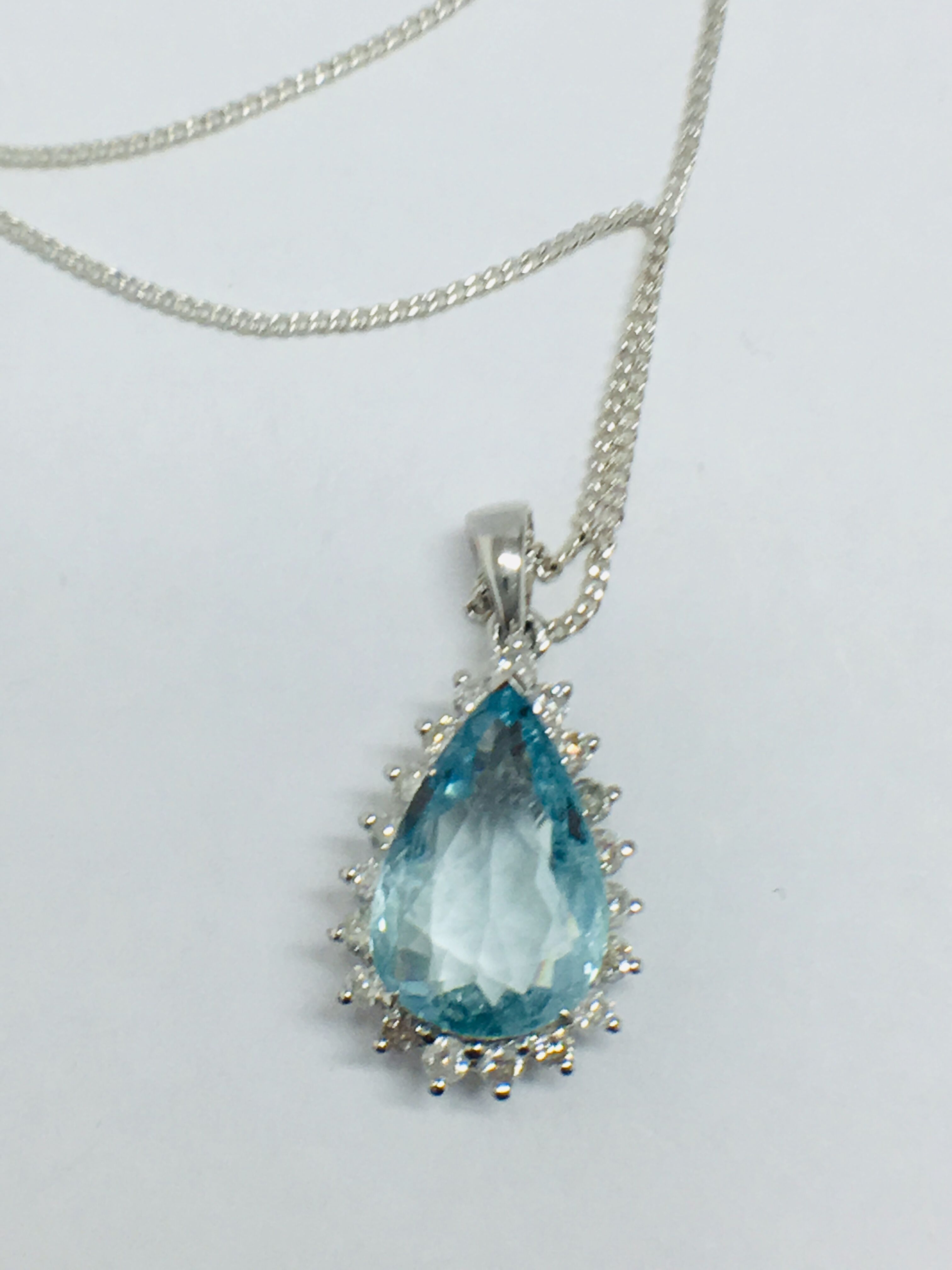 14Ct White Gold Aquamarine & Diamond Pendant. - Image 6 of 8