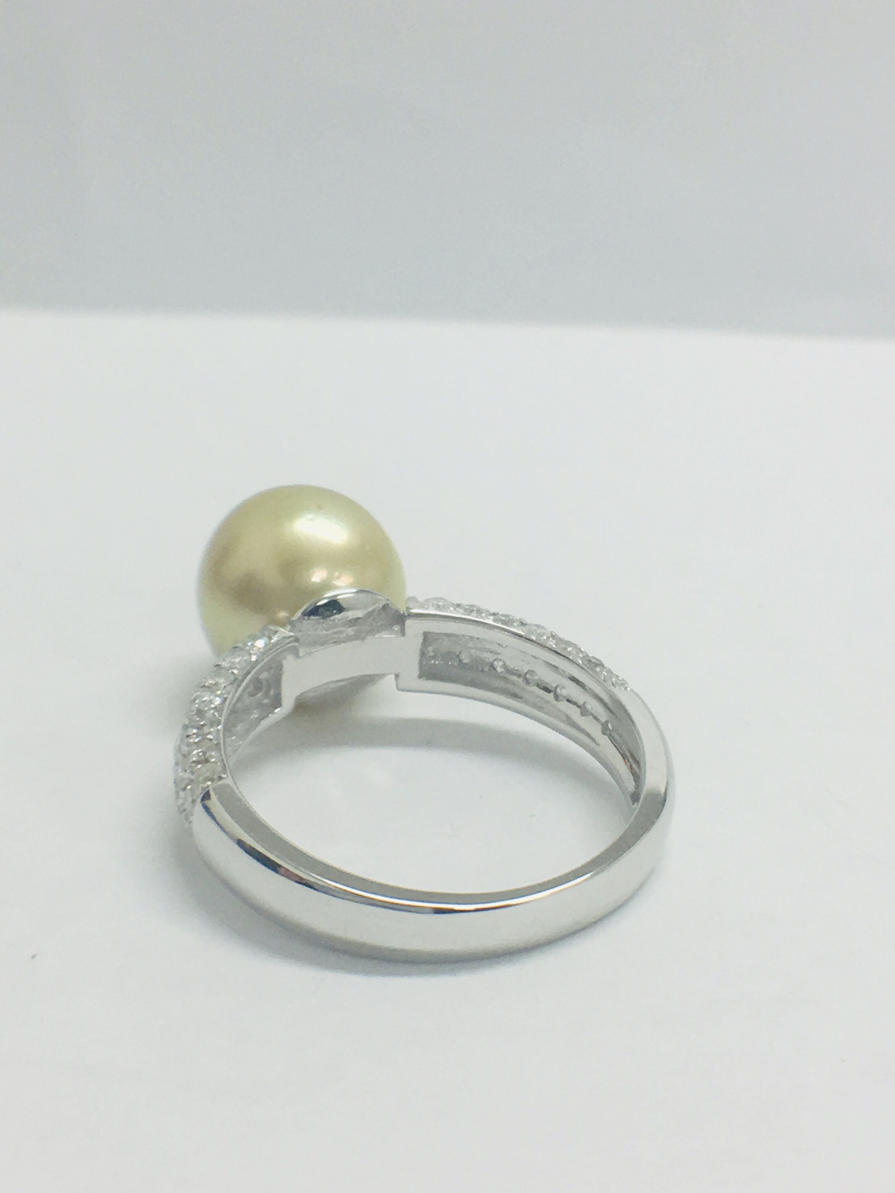 14Ct White Gold Pearl & Diamond Ring. - Image 6 of 11