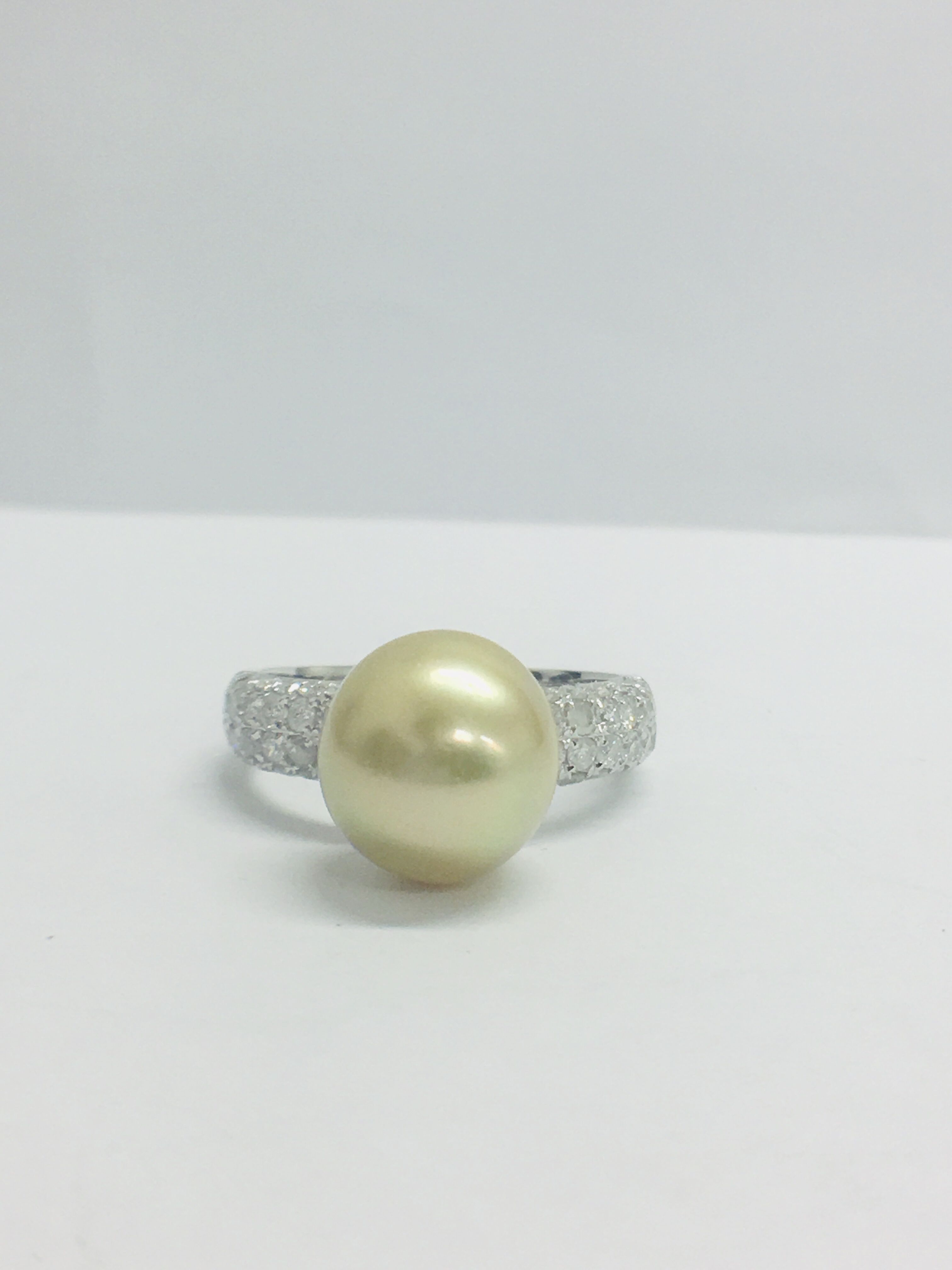 14Ct White Gold Pearl & Diamond Ring.