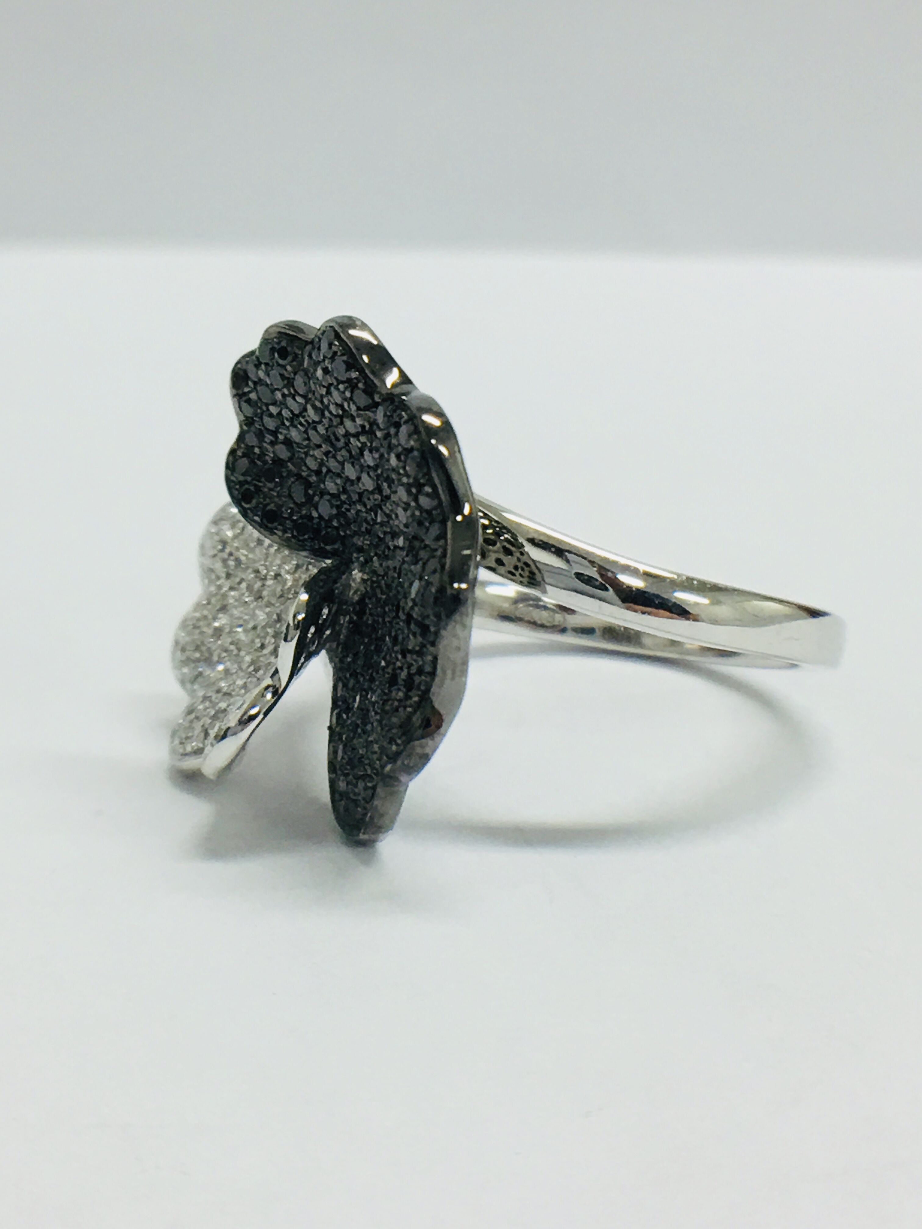 18Ct White Gold Diamond Ring - Image 2 of 8