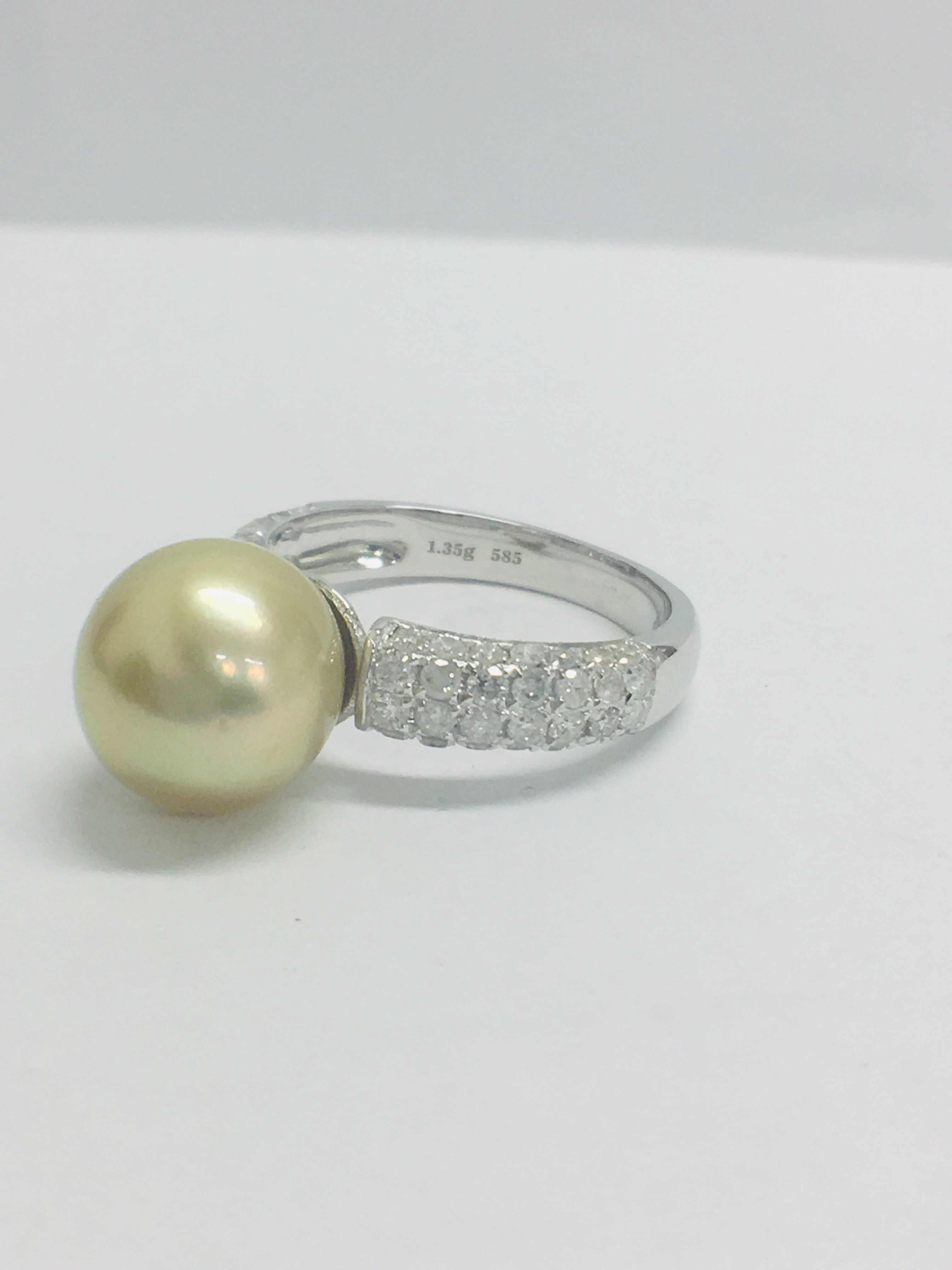 14Ct White Gold Pearl & Diamond Ring. - Image 4 of 11