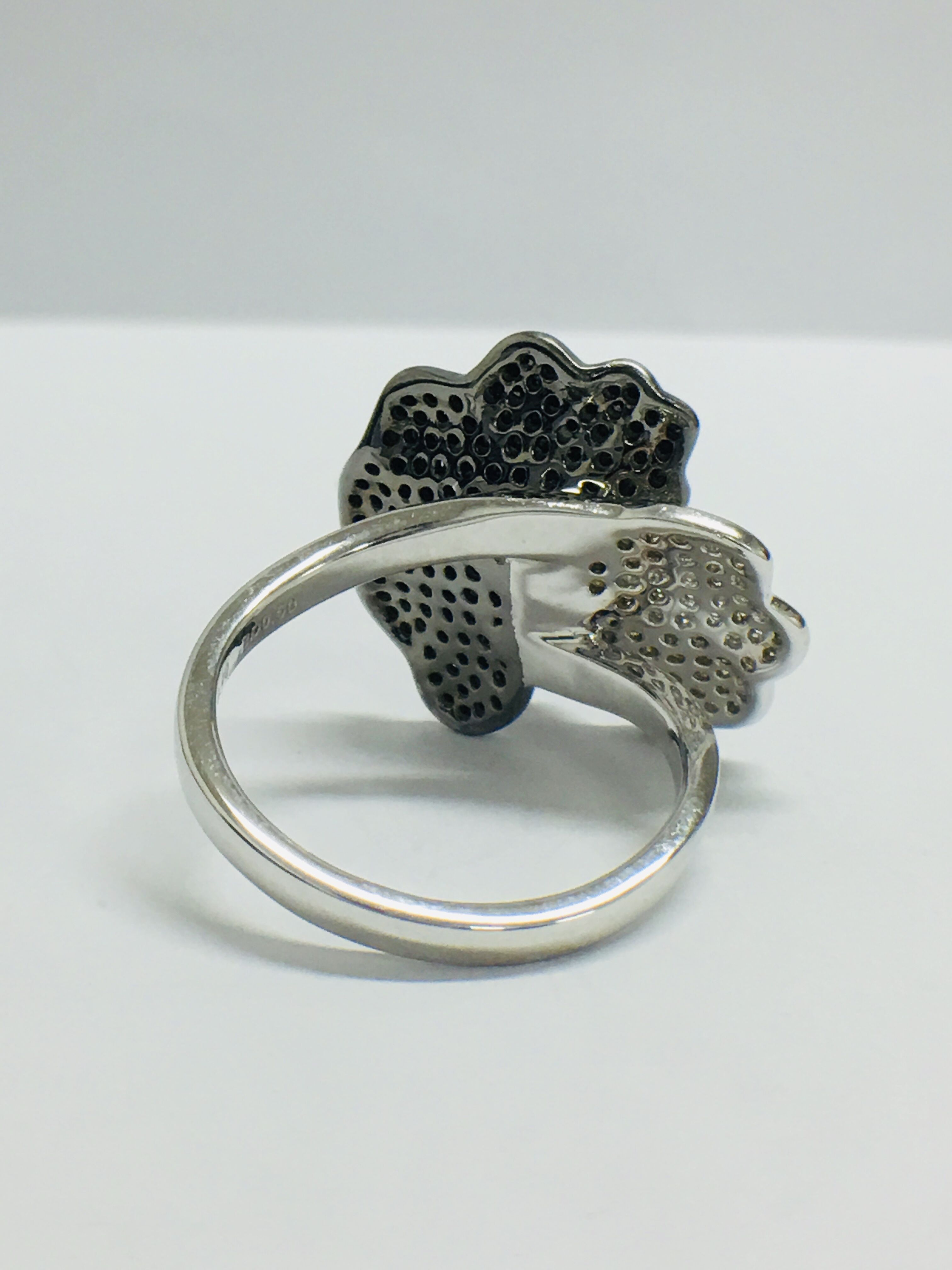 18Ct White Gold Diamond Ring - Image 4 of 8