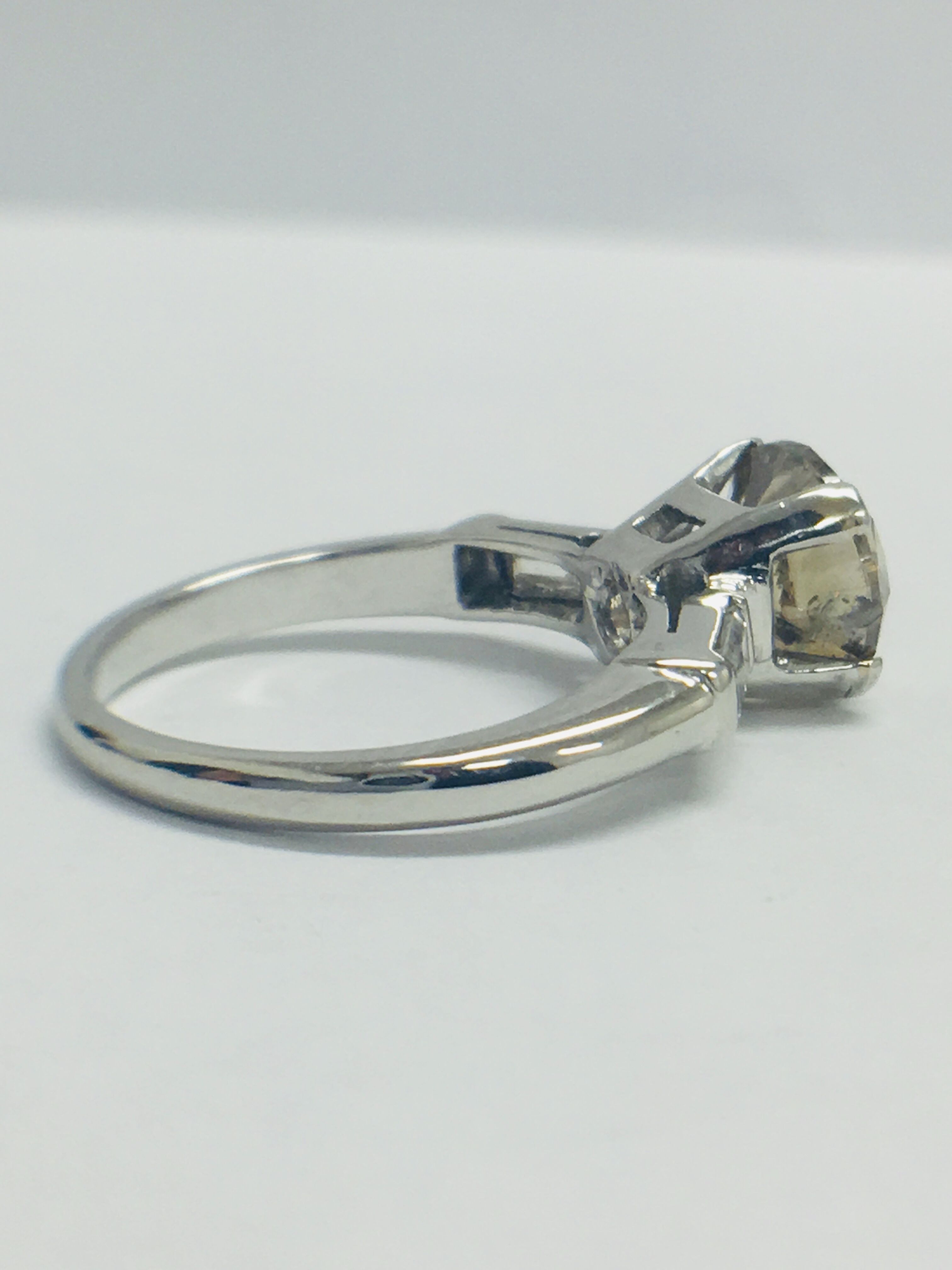 14Ct White Gold Diamond Ring. - Image 6 of 9