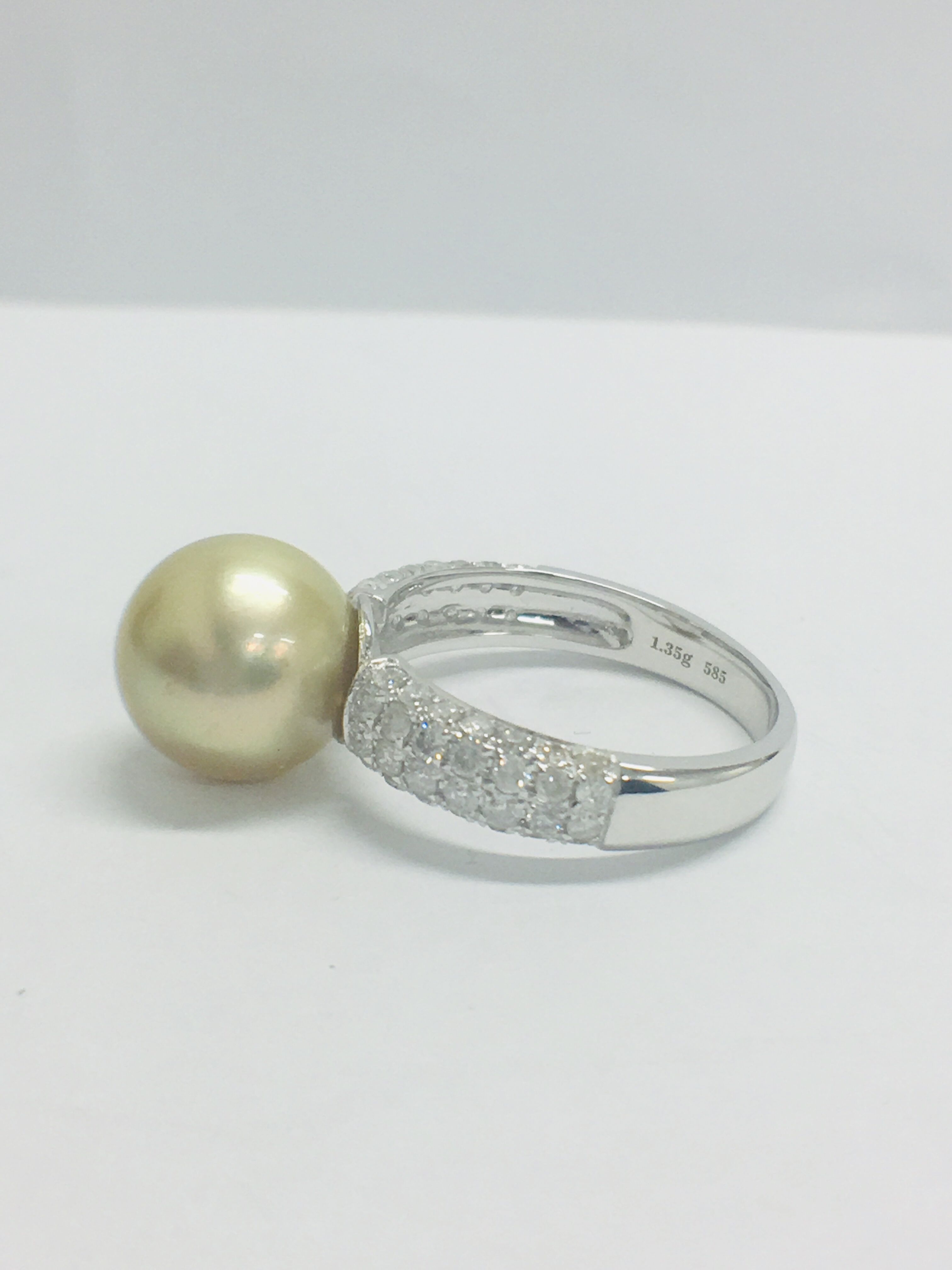 14Ct White Gold Pearl & Diamond Ring. - Image 5 of 11