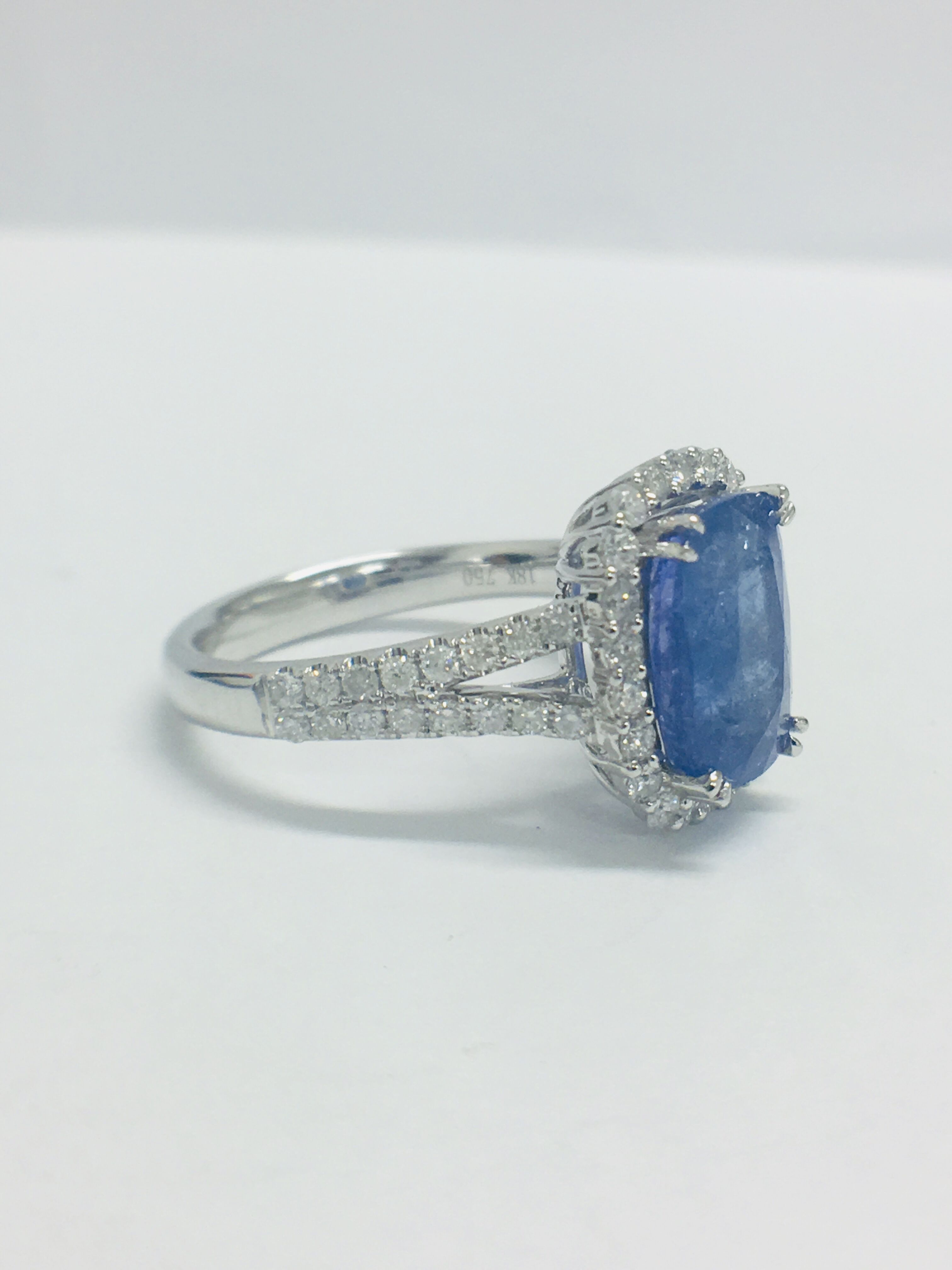 18Ct White Gold Tanzanite & Diamond Ring. - Image 8 of 10