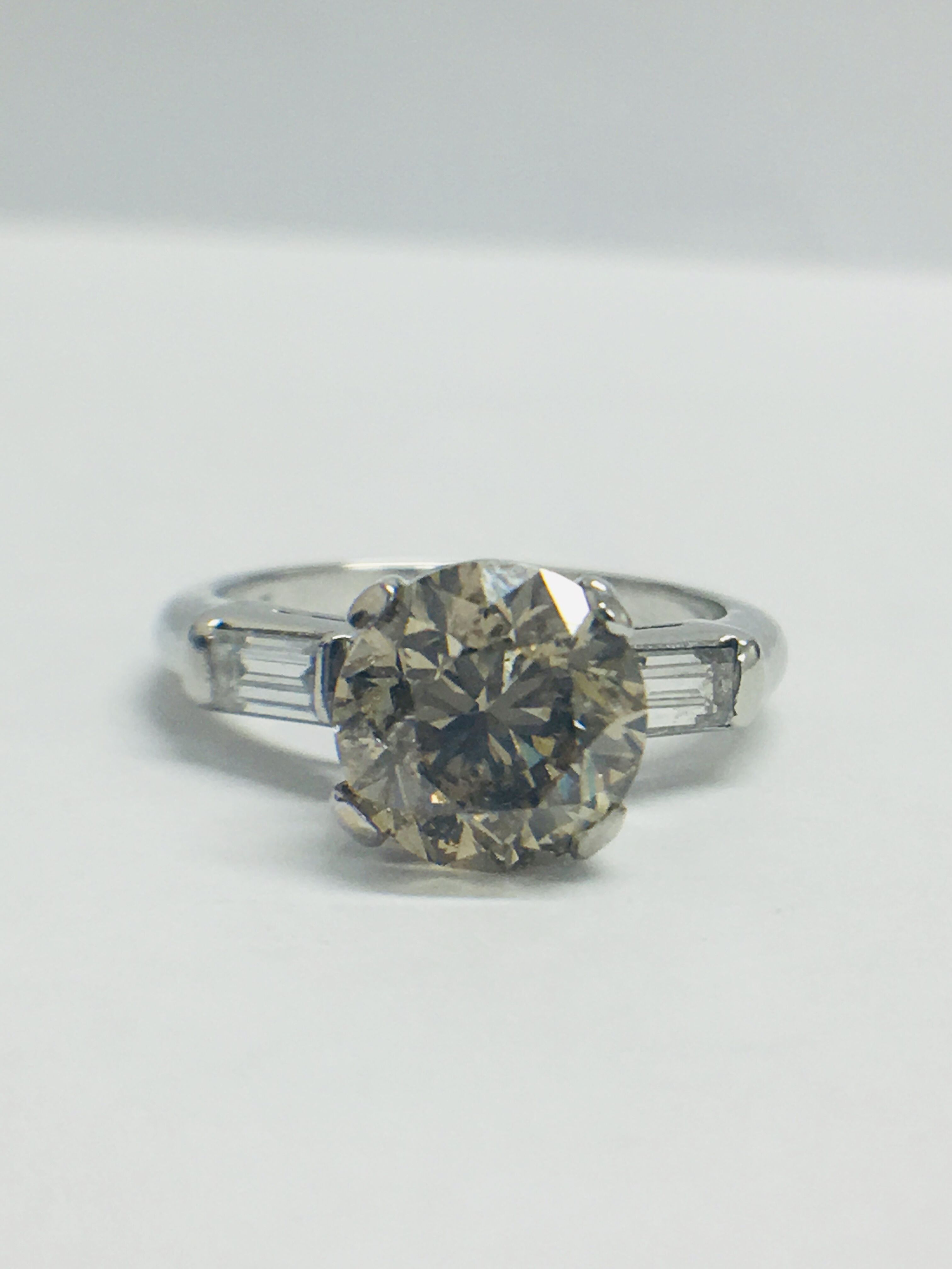 14Ct White Gold Diamond Ring. - Image 8 of 9