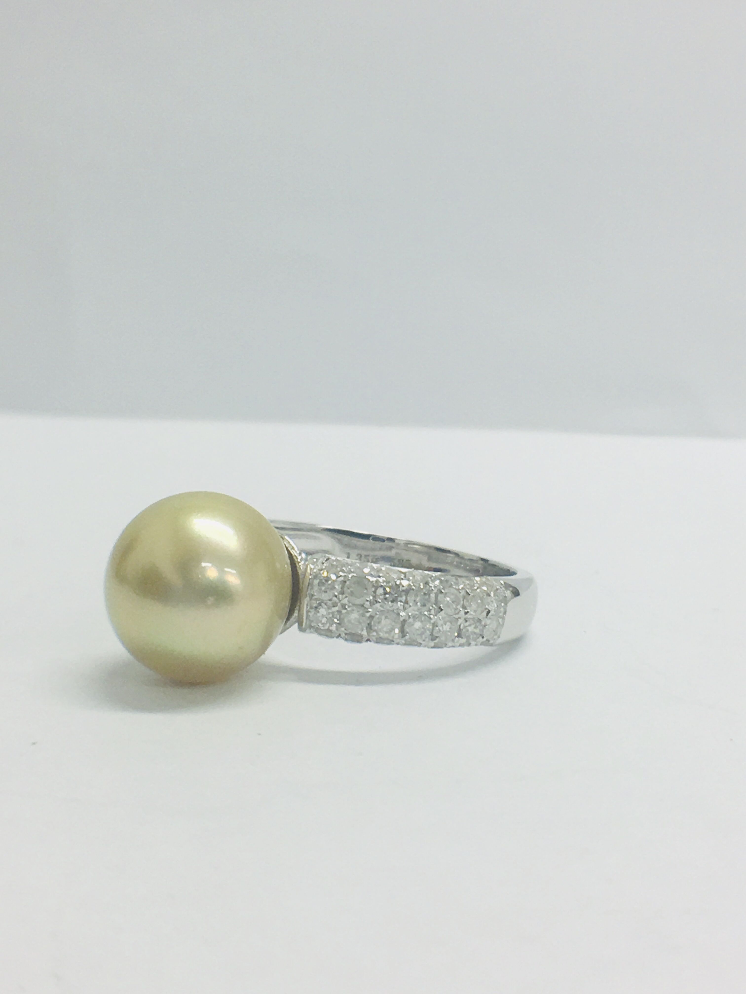 14Ct White Gold Pearl & Diamond Ring. - Image 2 of 11