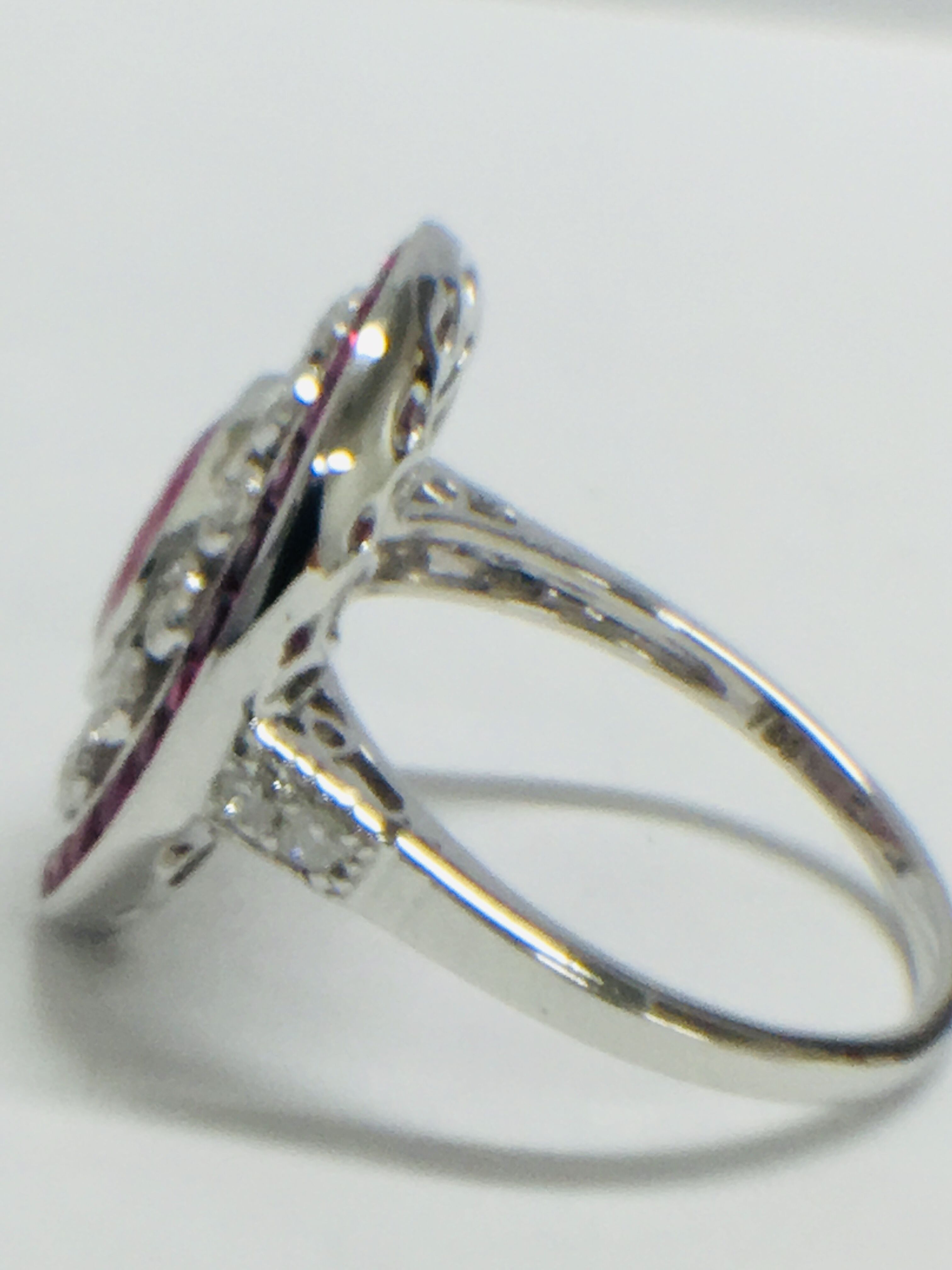 18Ct White Gold Ruby & Diamond Ring - Image 4 of 11