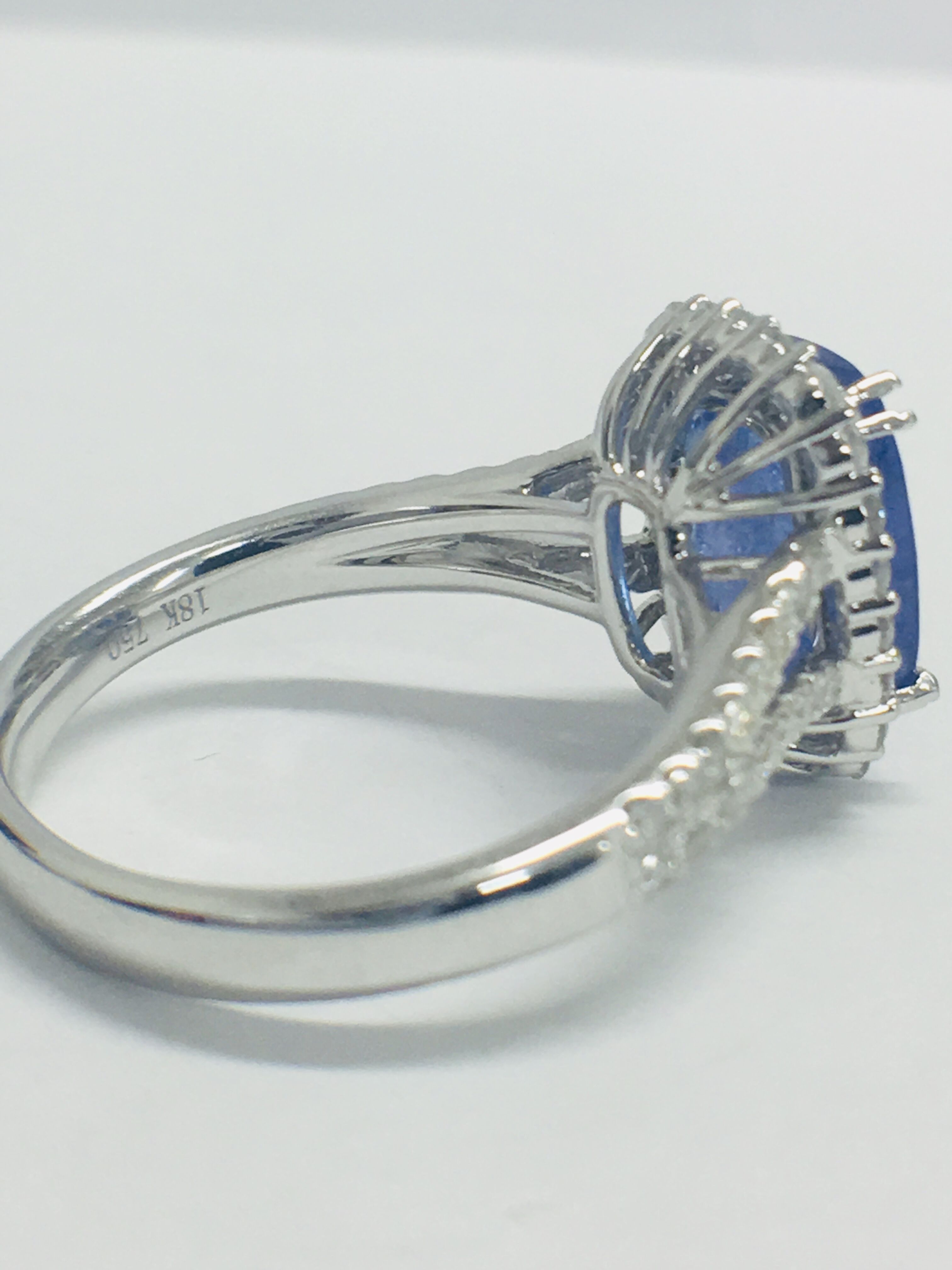 18Ct White Gold Tanzanite & Diamond Ring. - Image 7 of 10