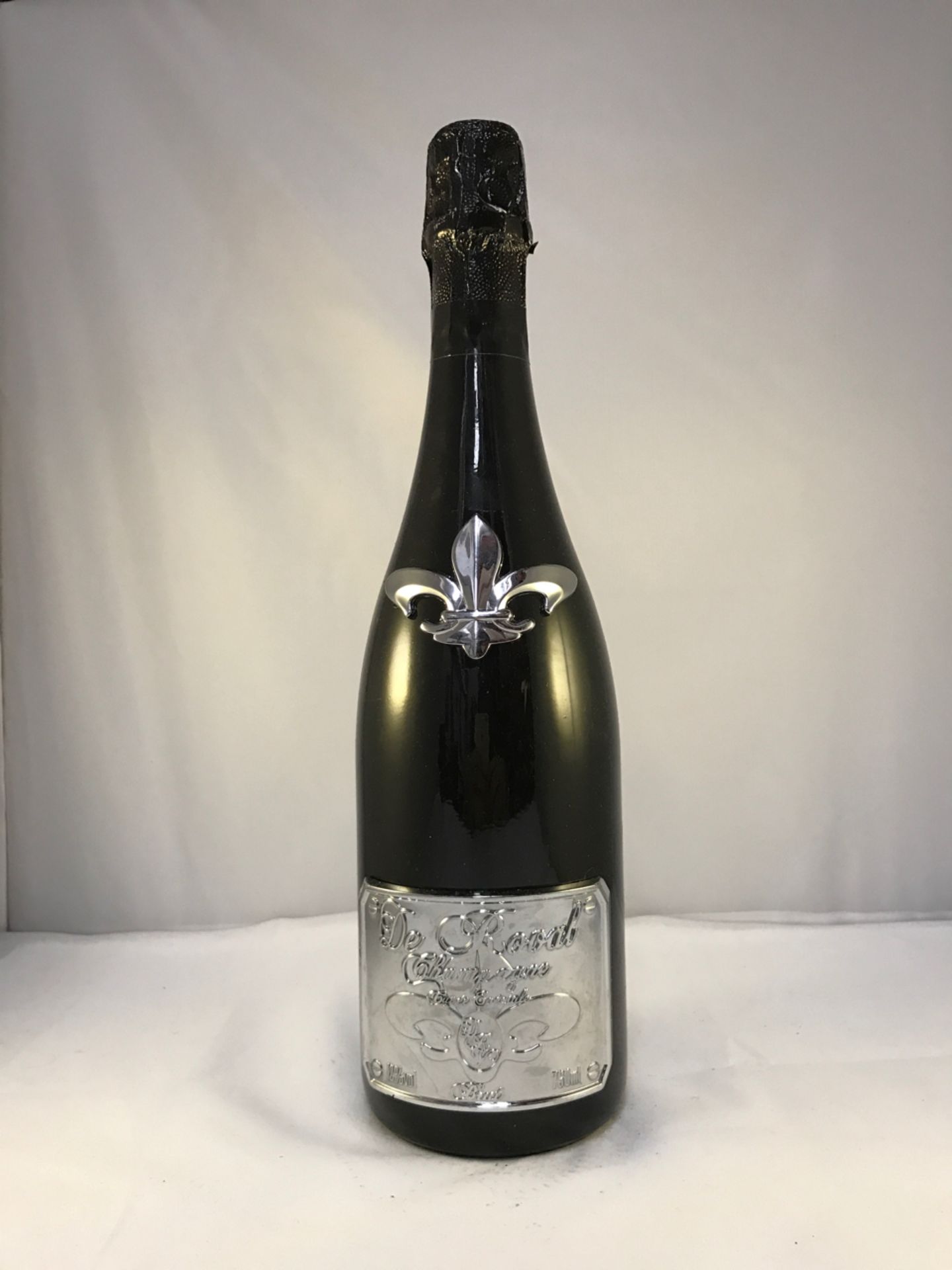 1 case of 6 bottles - De Roval Platinum Champagne 2015