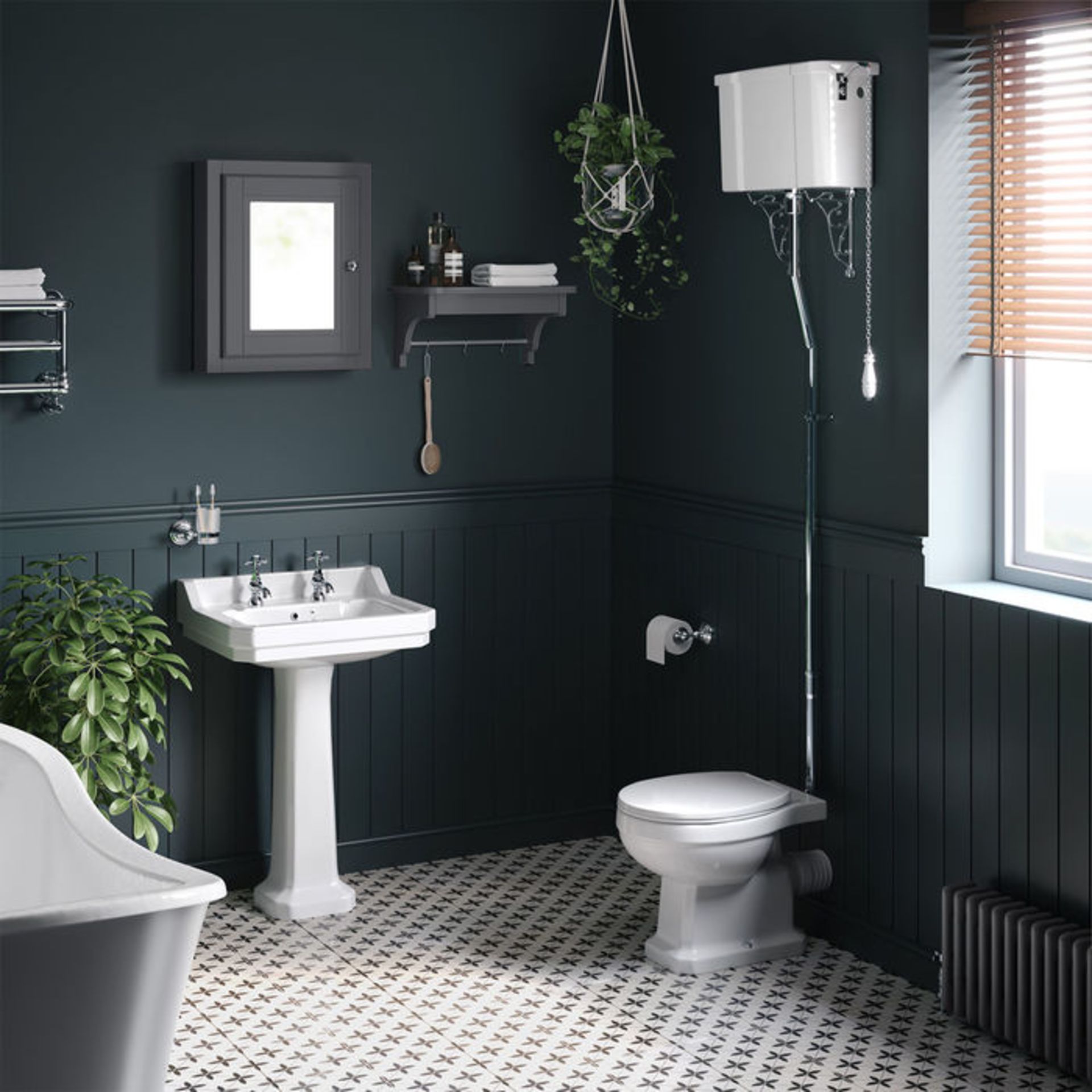 (PP29) Cambridge Traditional Toilet with High-Level Cistern - White Seat. RRP £679.99. Traditi... - Image 3 of 5