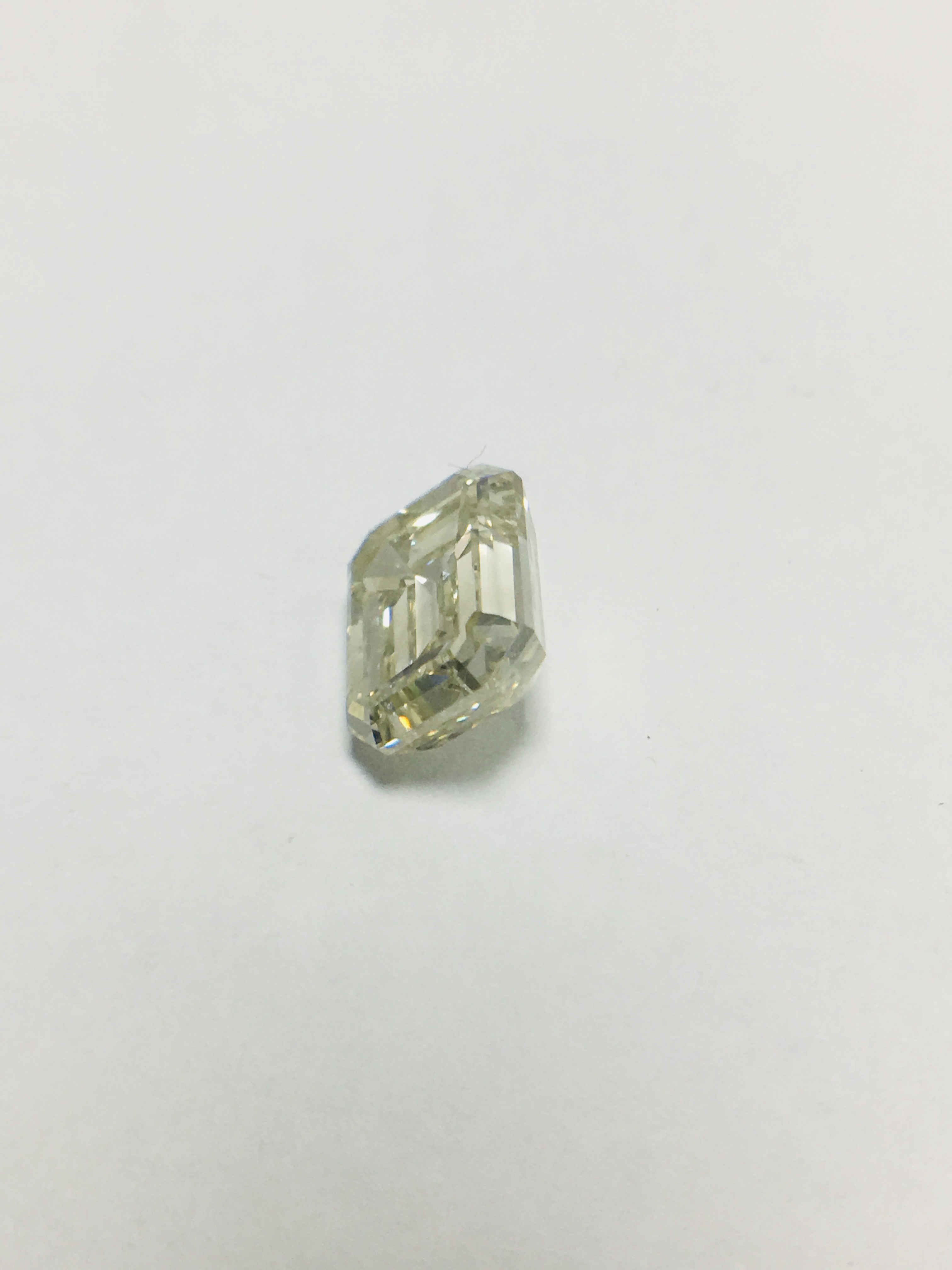 3.86ct Emerald Cut Diamond,Vs2 clarity,K colour,EGL CertificationEGL1516734222 - Image 2 of 5