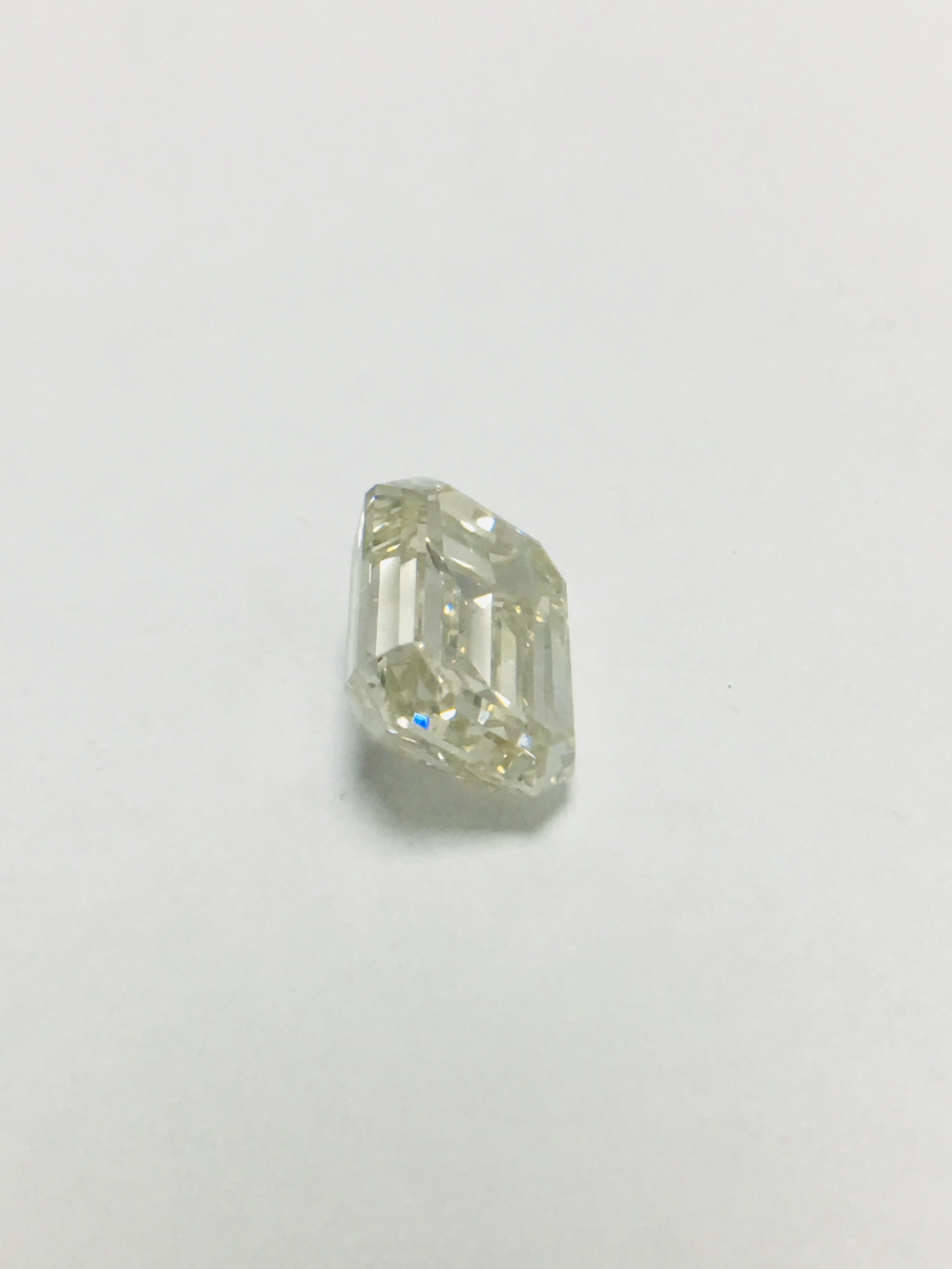 3.86ct Emerald Cut Diamond,Vs2 clarity,K colour,EGL CertificationEGL1516734222 - Image 4 of 5