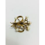 9ct Yellow Gold Cultured Pearl and CZ brooch