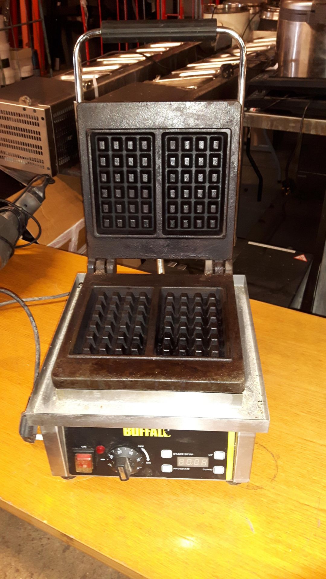 Buffalo waffle maker