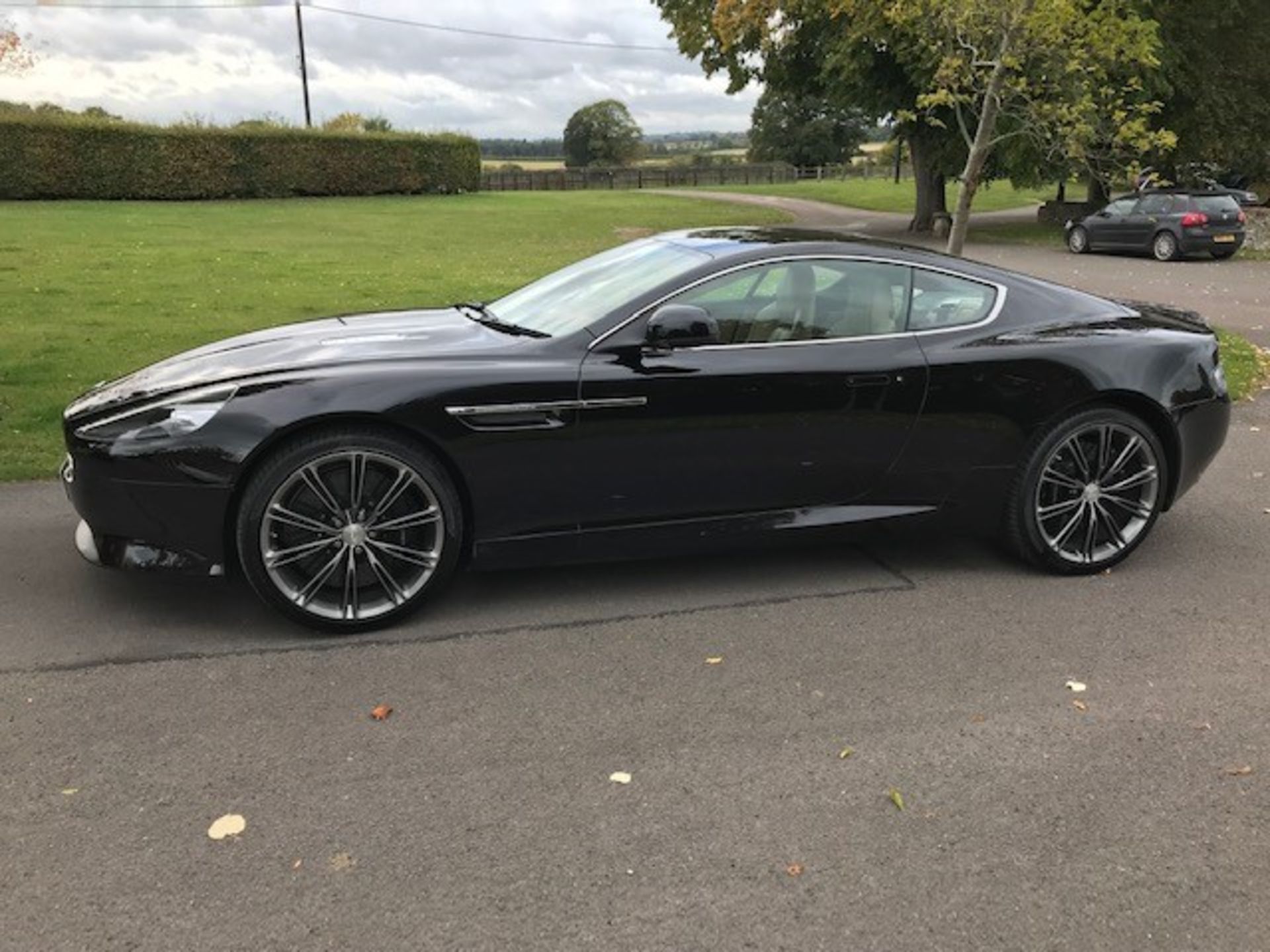 Aston Martin DB9 - Image 9 of 9