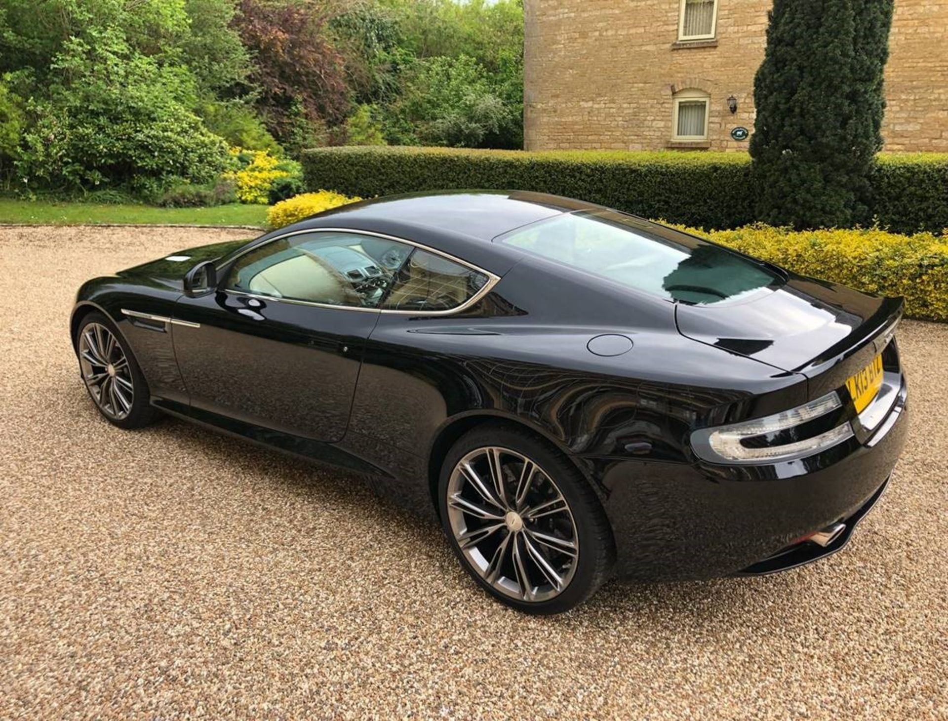 Aston Martin DB9 - Image 5 of 9