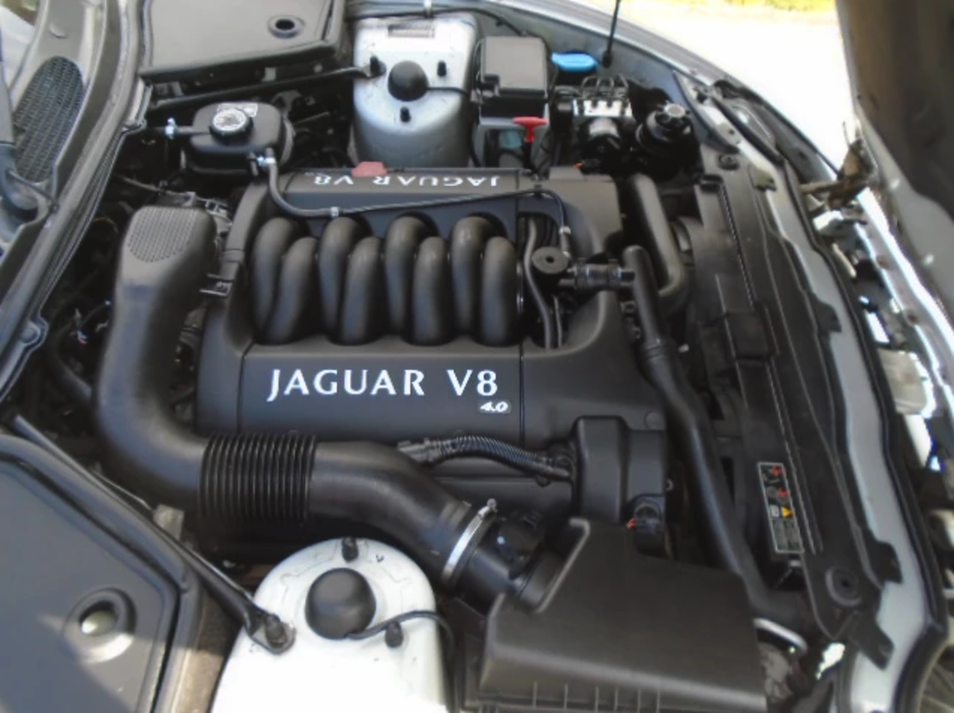 2000 Jaguar XK8 4.0 Convertible - Image 3 of 6