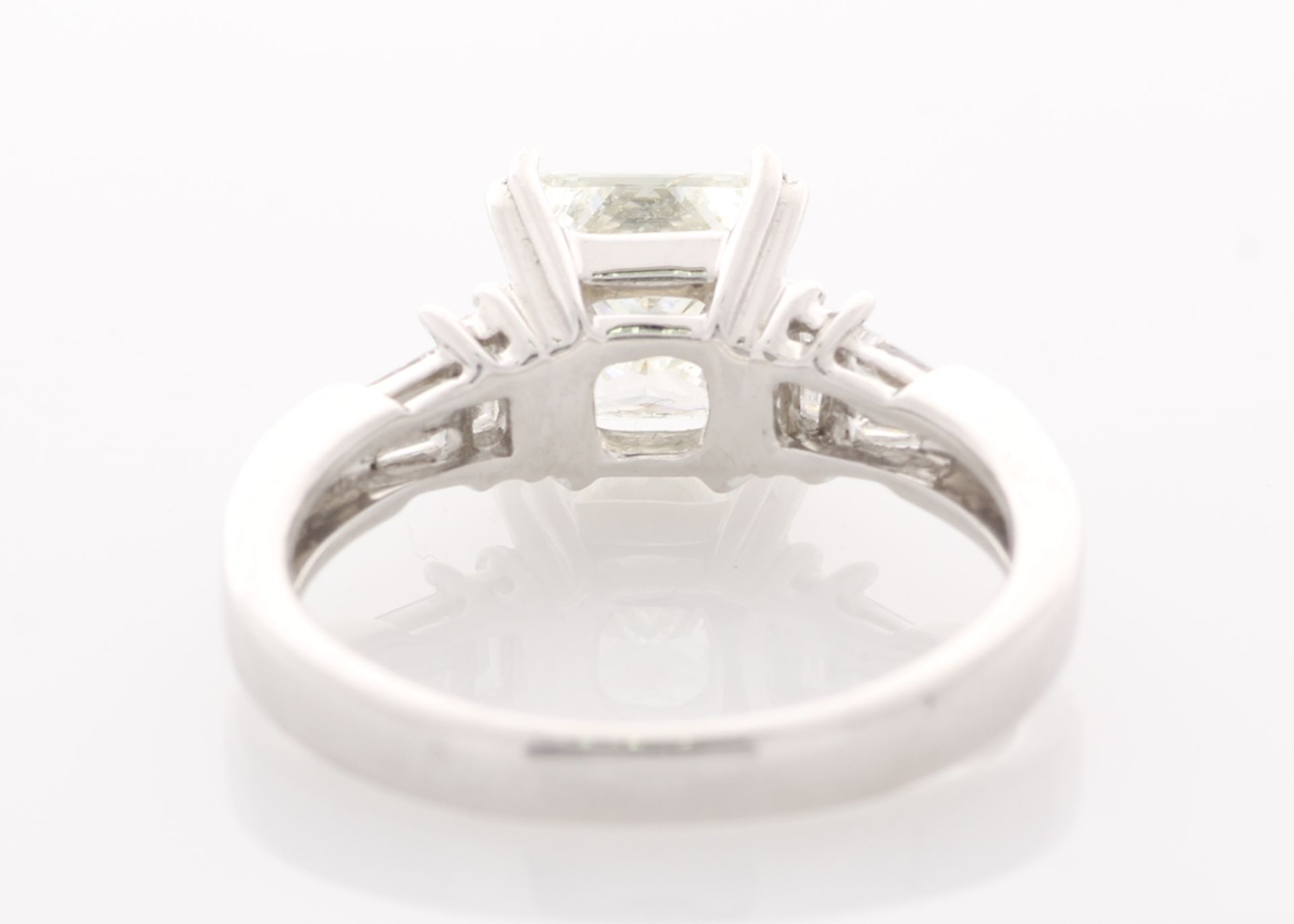 18ct White Gold Single Stone Prong Set With Stone Set Shoulders Diamond Ring 1.66 - Image 4 of 5