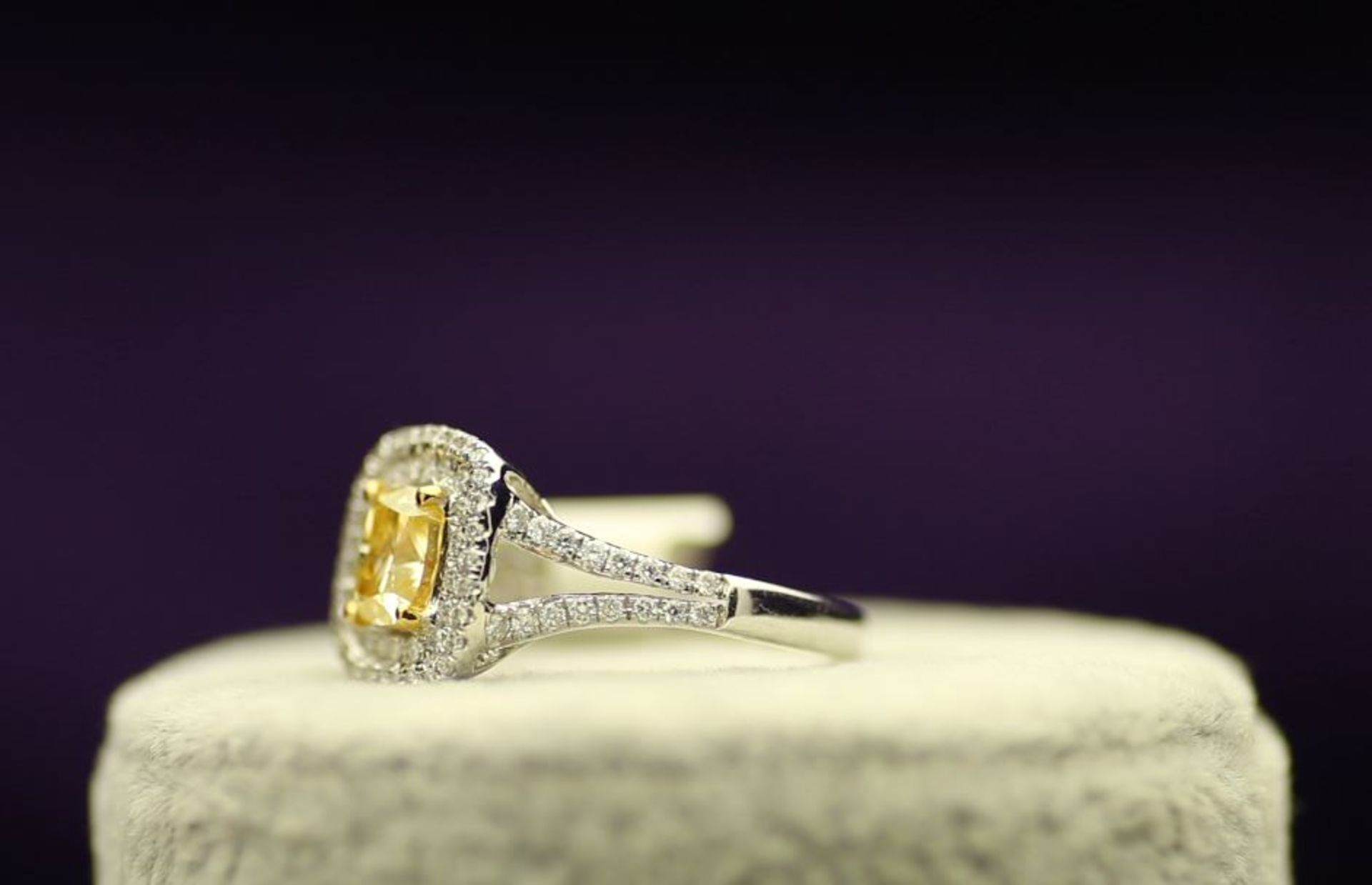 18ct White Gold Single Stone Intense Fancy Yellow With Double Halo Setting Ring 1.01 - Image 2 of 4