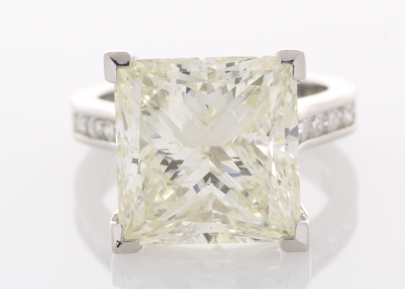 18ct White Gold Single Stone Prong Set With Stone Set Shoulders Diamond Ring 10.00 Carats