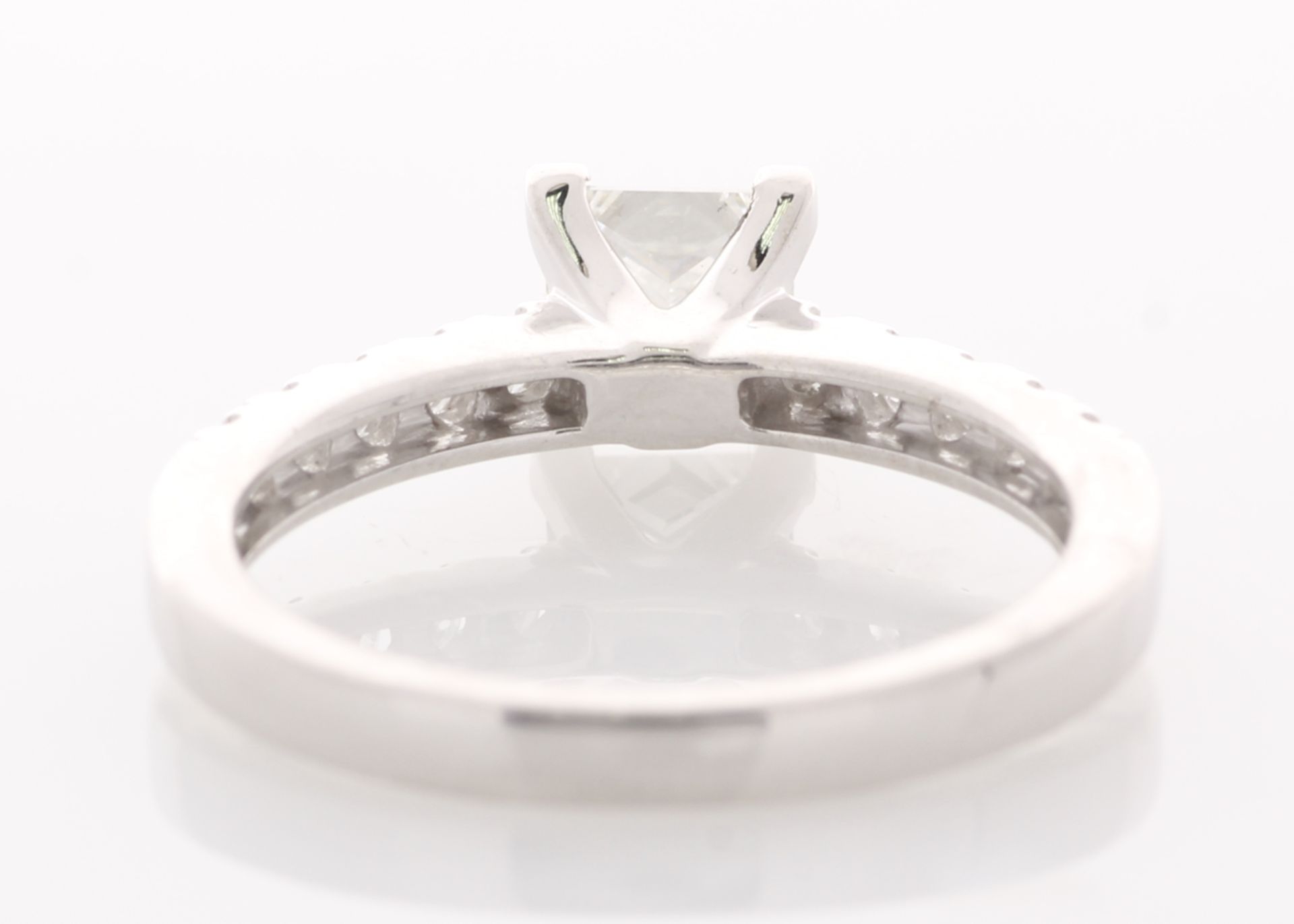 18ct White Gold Single Stone Prong Set With Stone Set Shoulders Diamond Ring 1.11 - Image 3 of 6