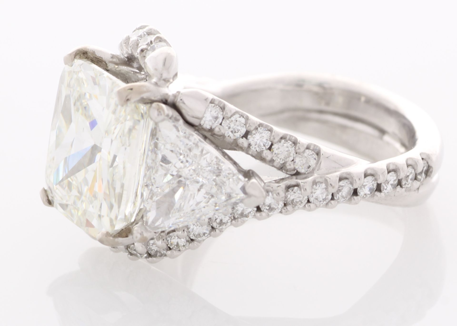 18ct White Gold Three Stone With Halo Setting Ring 4.51 Carats - Image 3 of 6
