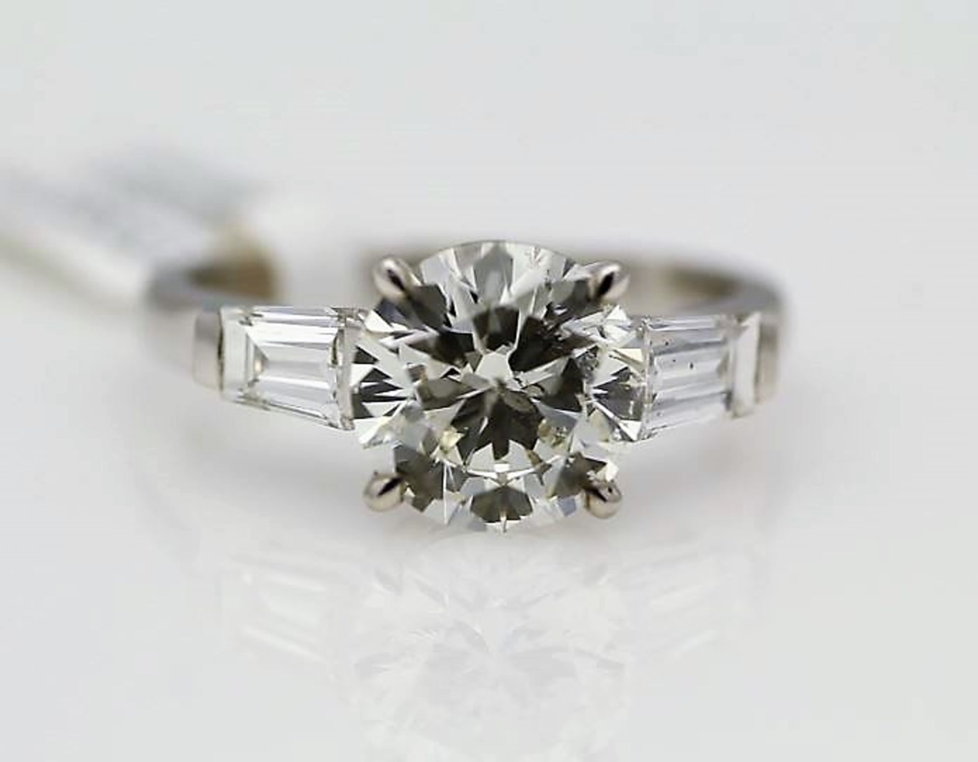 18ct White Gold Single Stone Prong Set With Stone Set Shoulders Diamond Ring 2.85