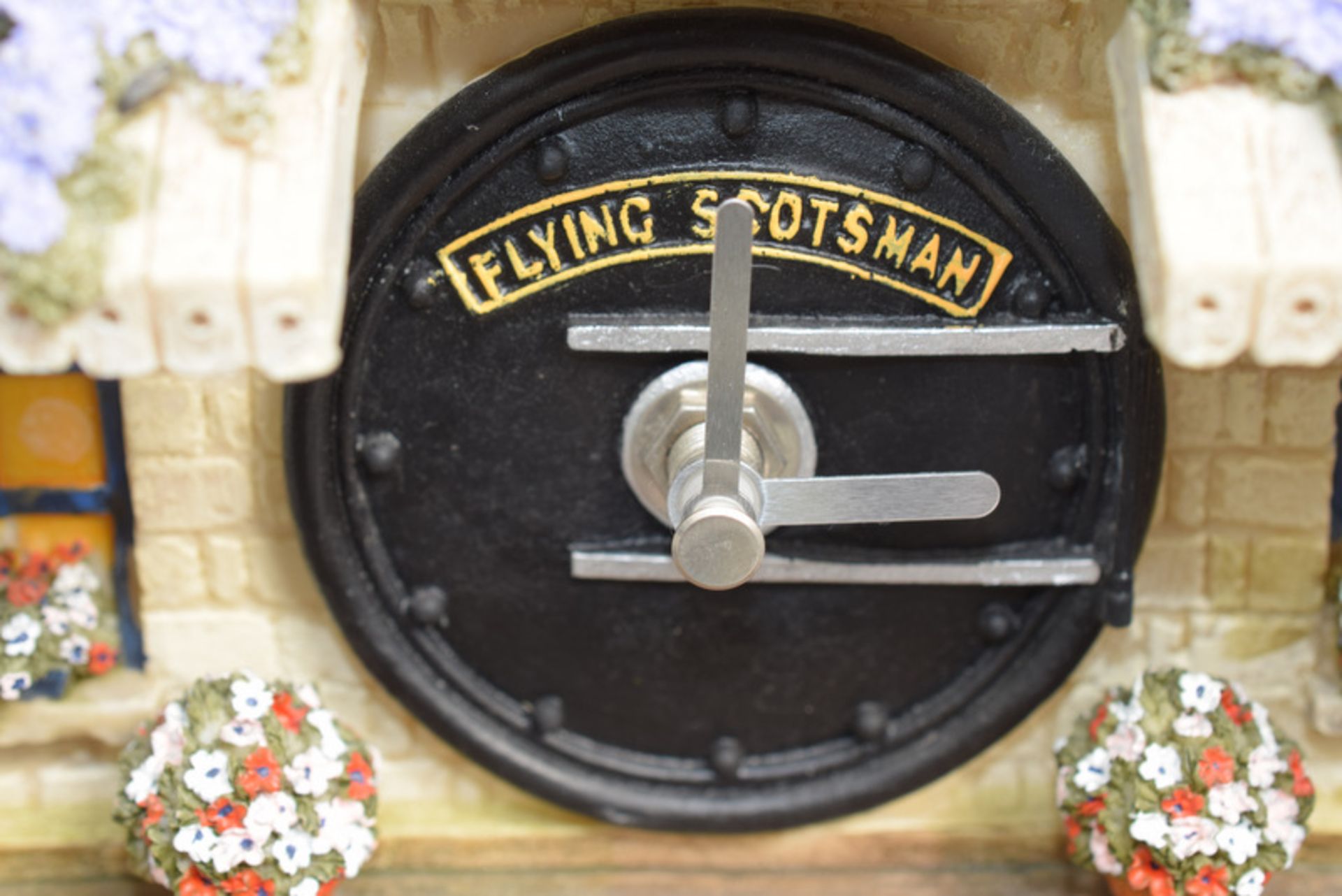 Flying Scotsman Musical Clock - Image 3 of 5