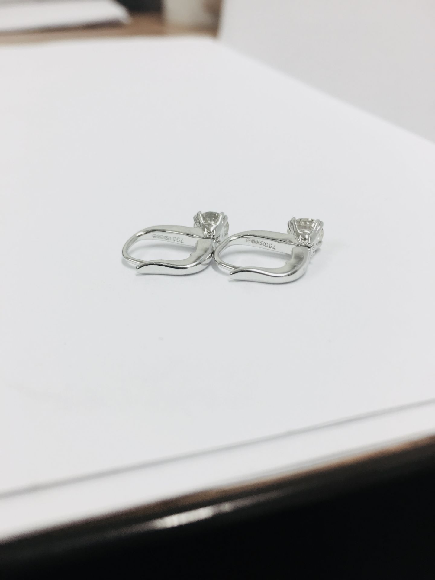 18Ct White Gold Hoop Style Earrings With Hinge Fastners. - Image 16 of 22