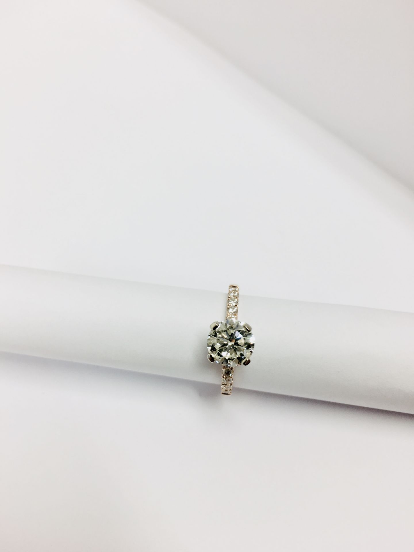1.00Ct Diamond Solitaire Ring. - Image 2 of 16