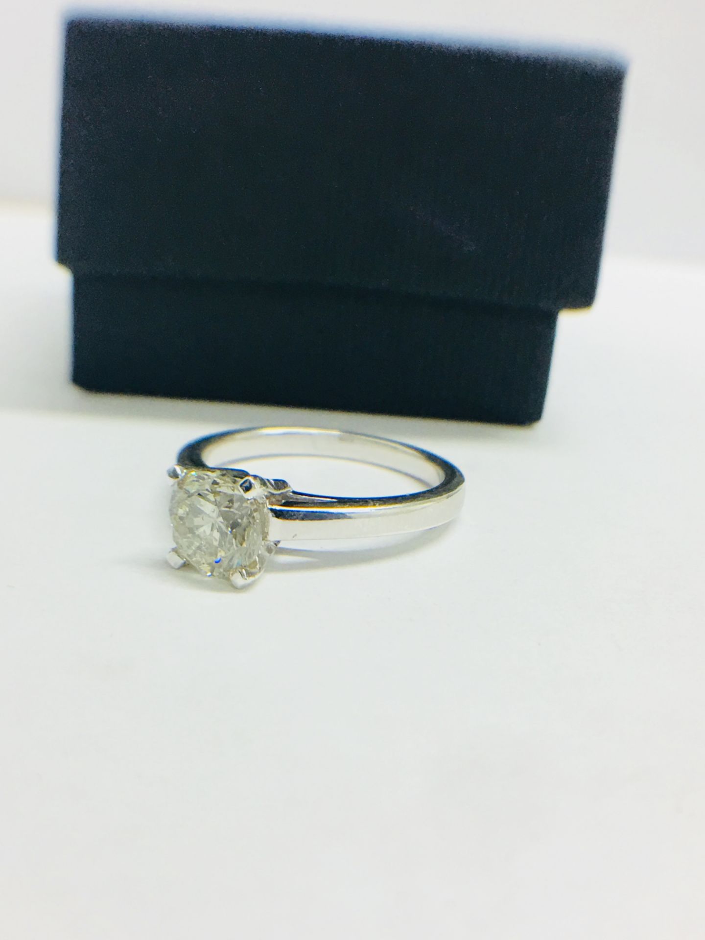 1.23Ct Diamond Solitaire Ring With A Brilliant Cut Diamond. - Image 2 of 8