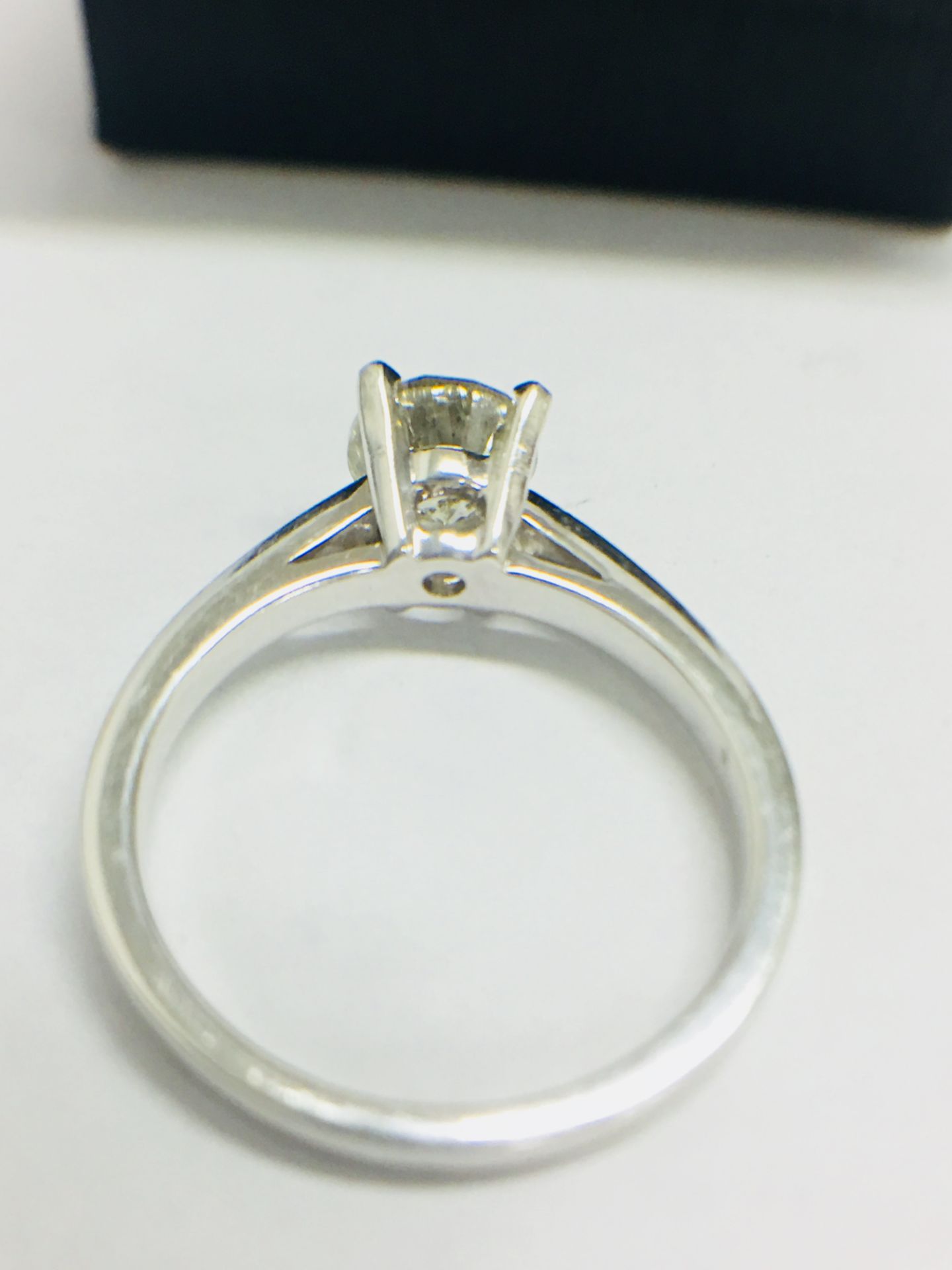 1.23Ct Diamond Solitaire Ring With A Brilliant Cut Diamond. - Image 5 of 8