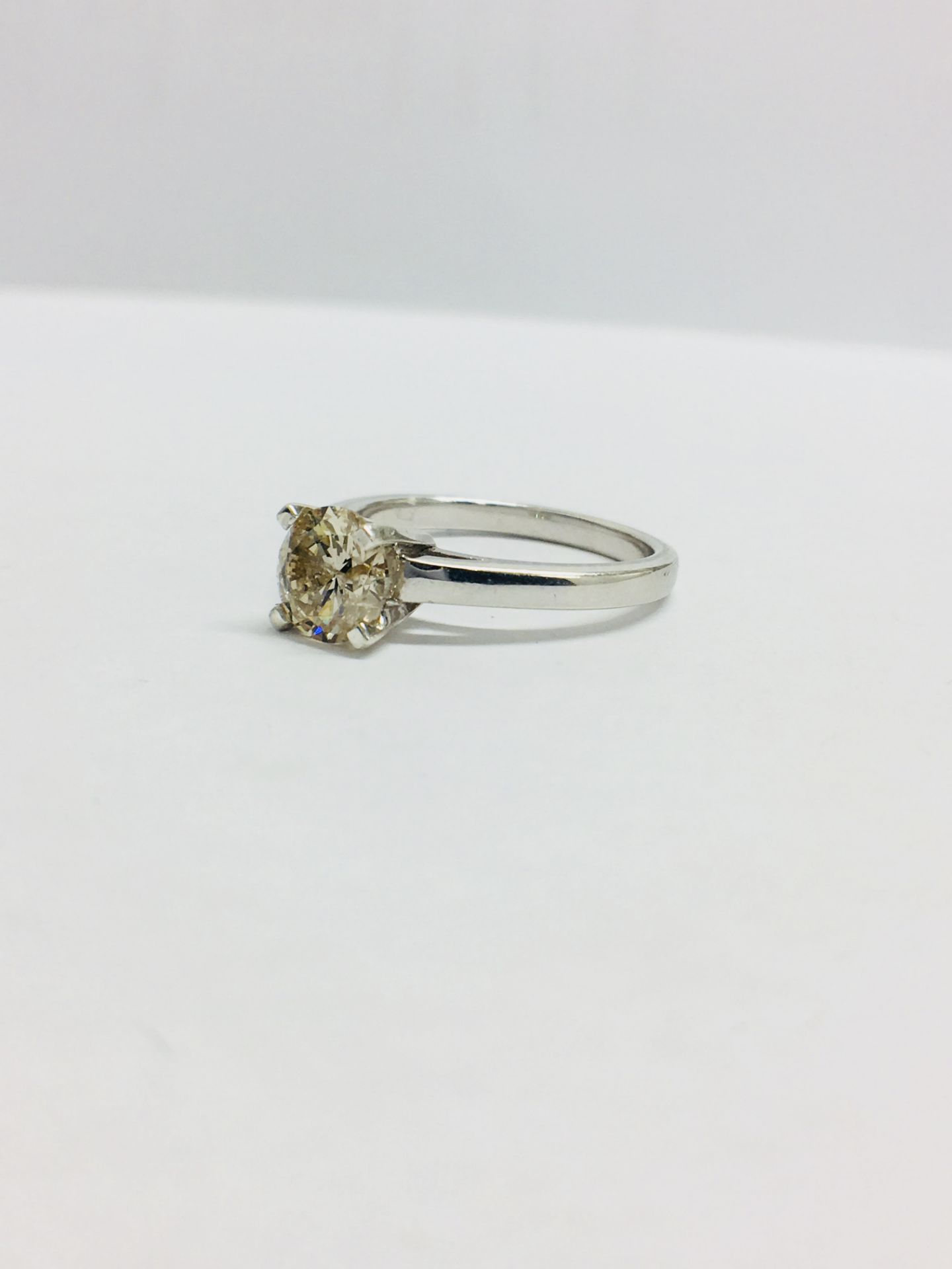 1.00Ct Diamond Solitaire Ring Set In Platinum.