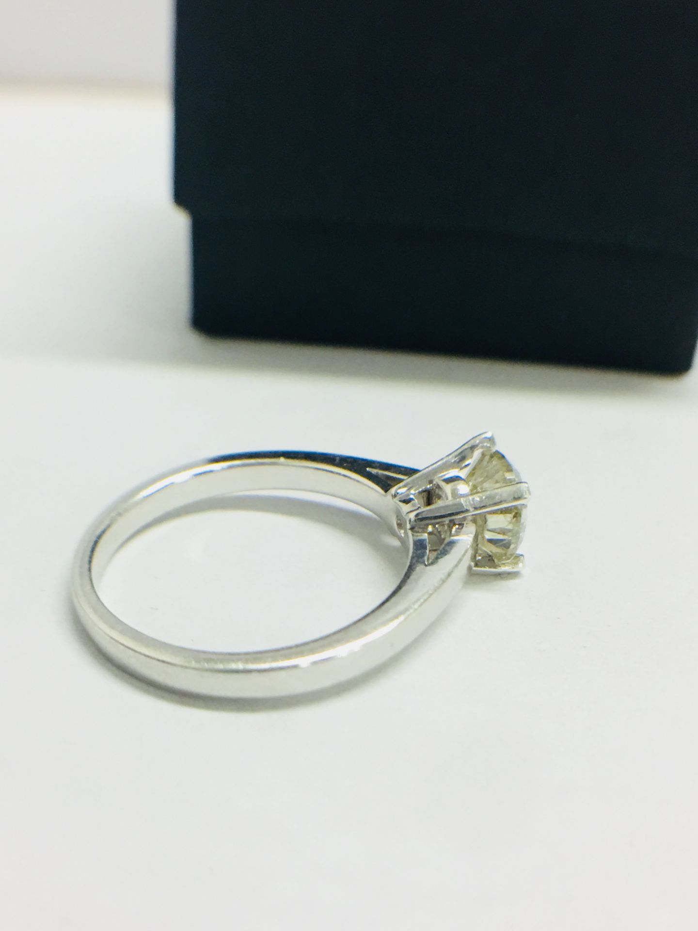 1.23Ct Diamond Solitaire Ring With A Brilliant Cut Diamond. - Image 6 of 8