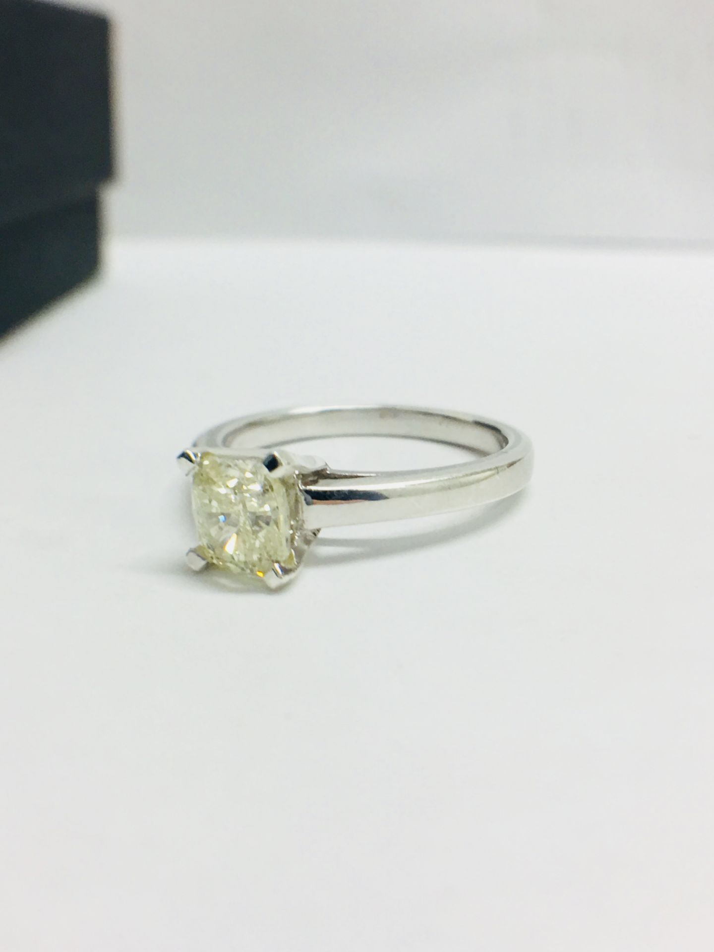 1.00Ct Diamond Solitaire Ring With A Cushion Cut Diamond. - Image 2 of 7