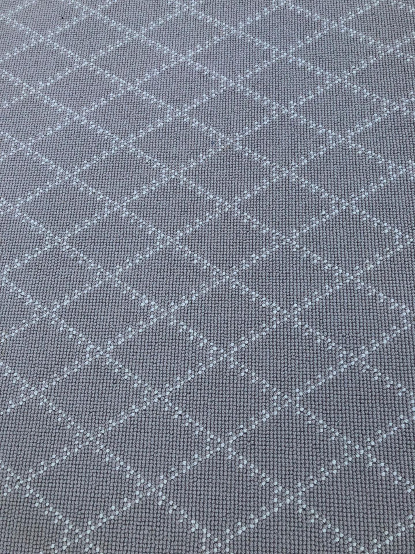 Grey Diamond Twist 4.7M x 4.04M