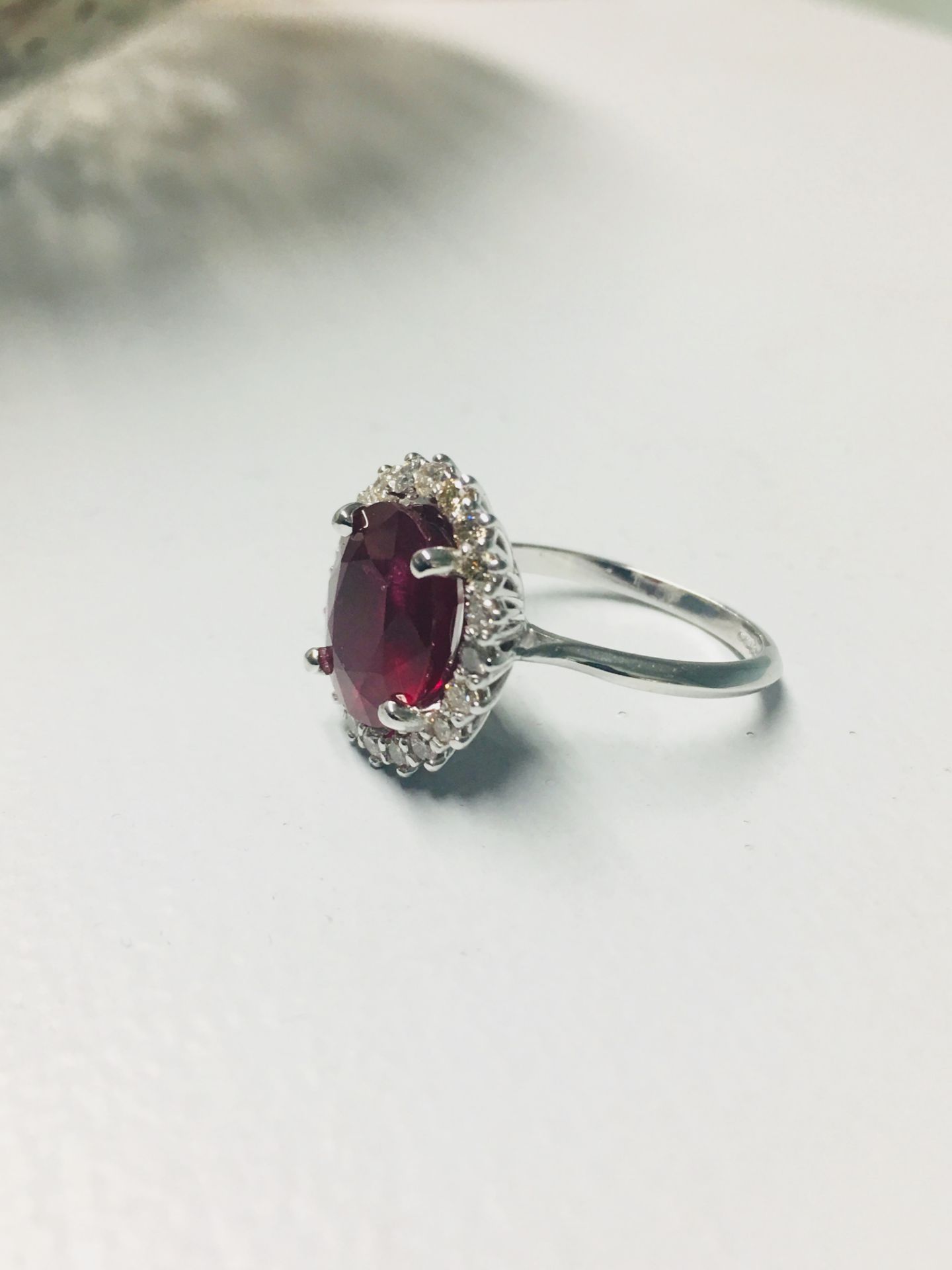 18ct White Gold Ruby Diamond Cluster Ring - Image 5 of 10