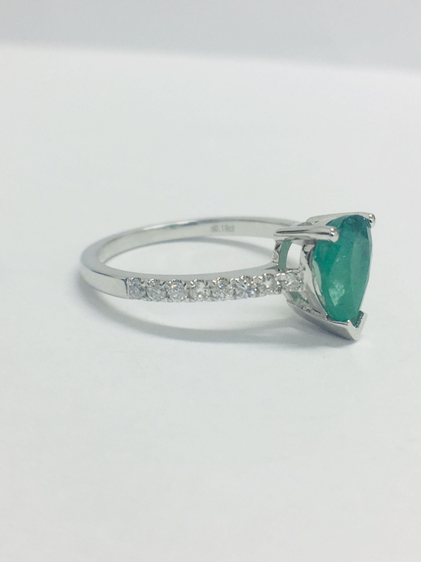 14ct White Gold Emerald & Diamond Ring - Image 3 of 7