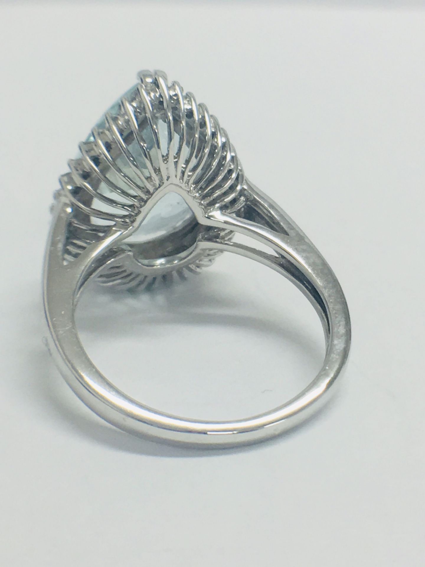 14ct White Gold Aquamarine & Diamond Ring - Image 5 of 7