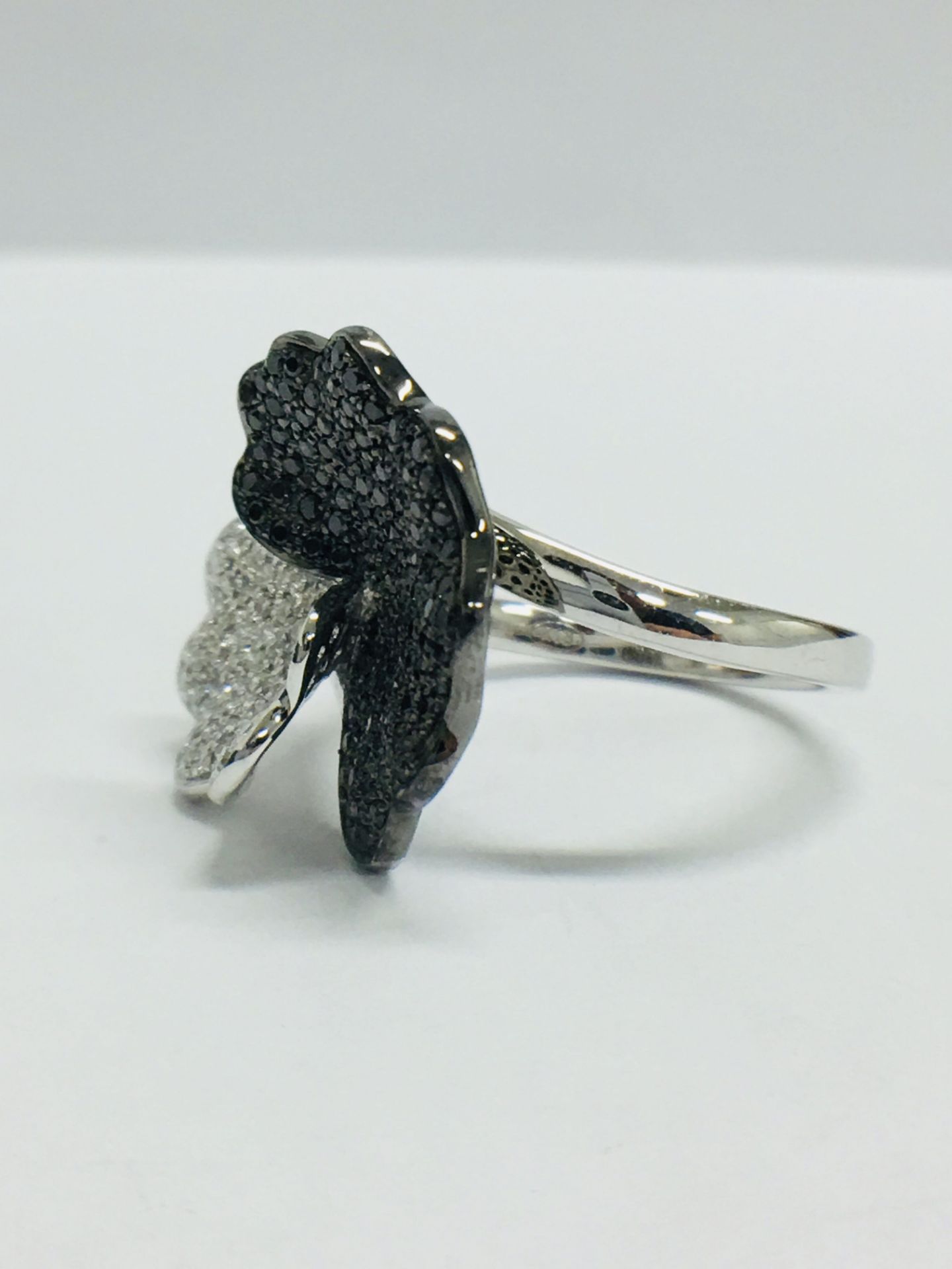 18ct White Gold Diamond Ring - Image 2 of 6