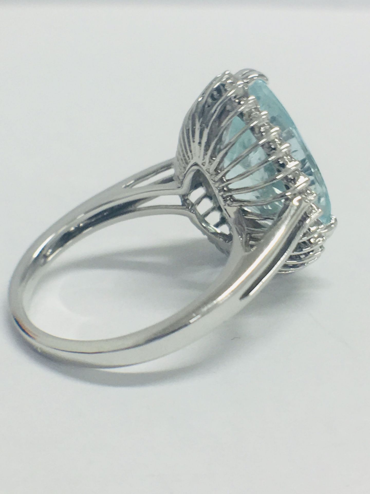 14ct White Gold Aquamarine & Diamond Ring - Image 6 of 7