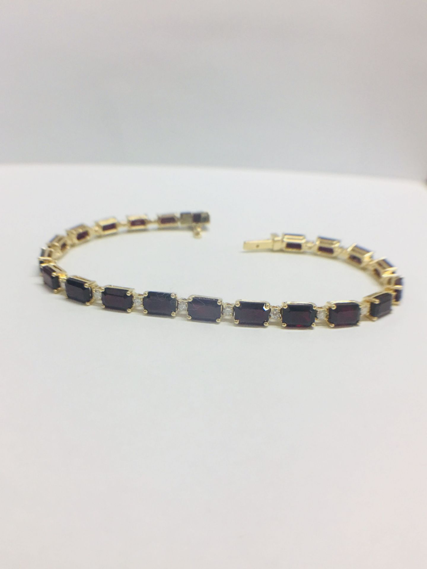 18ct Yellow Gold Ruby & Diamond Tennis Bracelet - Image 5 of 9