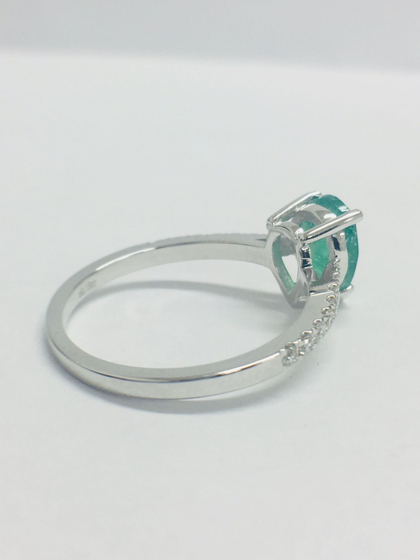 14ct White Gold Emerald & Diamond Ring - Image 7 of 7