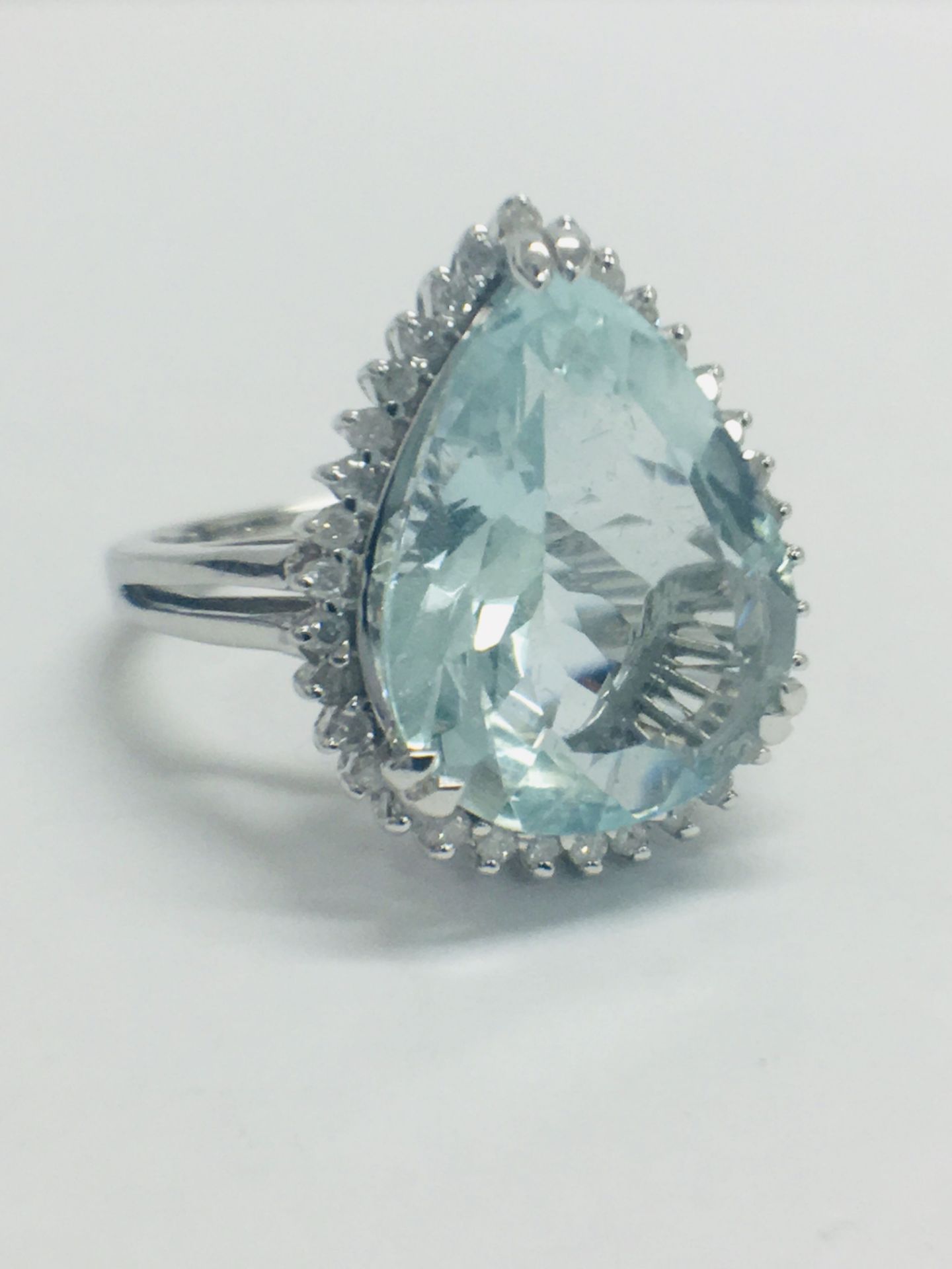 14ct White Gold Aquamarine & Diamond Ring - Image 2 of 7