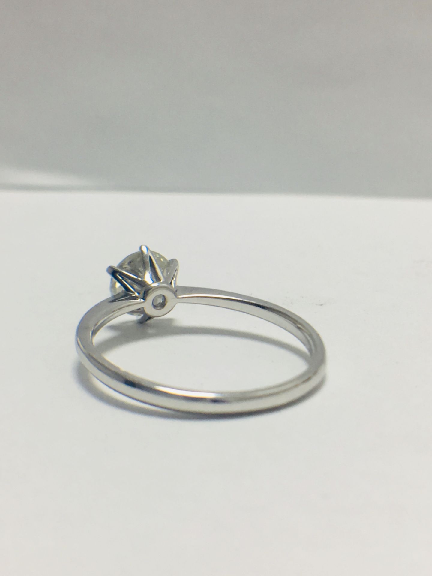 1ct Platinum Diamond Solitaire Ring - Image 4 of 8