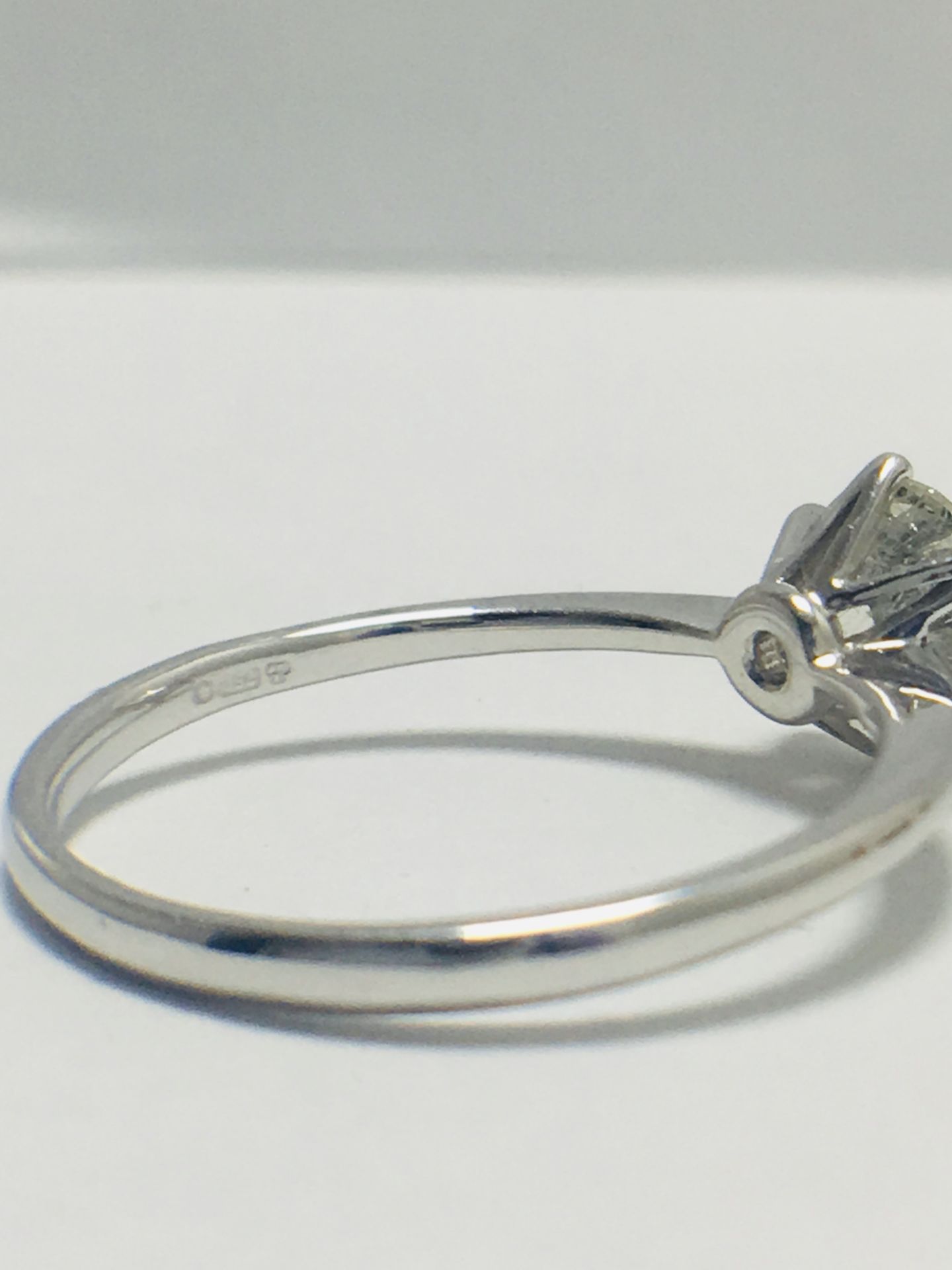 1ct Platinum Diamond Solitaire Ring - Image 6 of 8