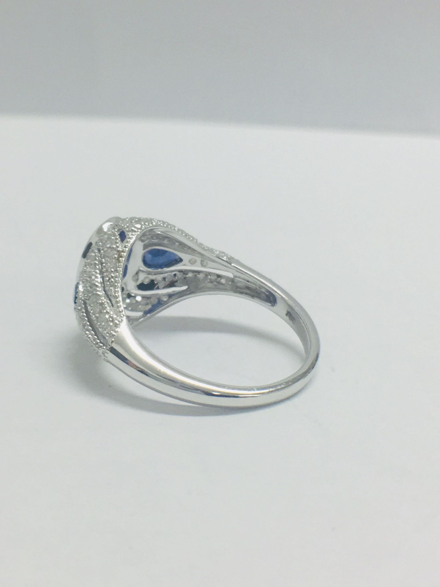 18ct White Gold Tanzanite & Diamond Ring - Image 4 of 6