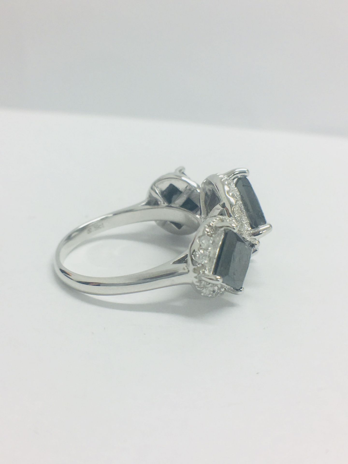 14ct White Gold Black Diamond Trilogy Ring - Image 6 of 8